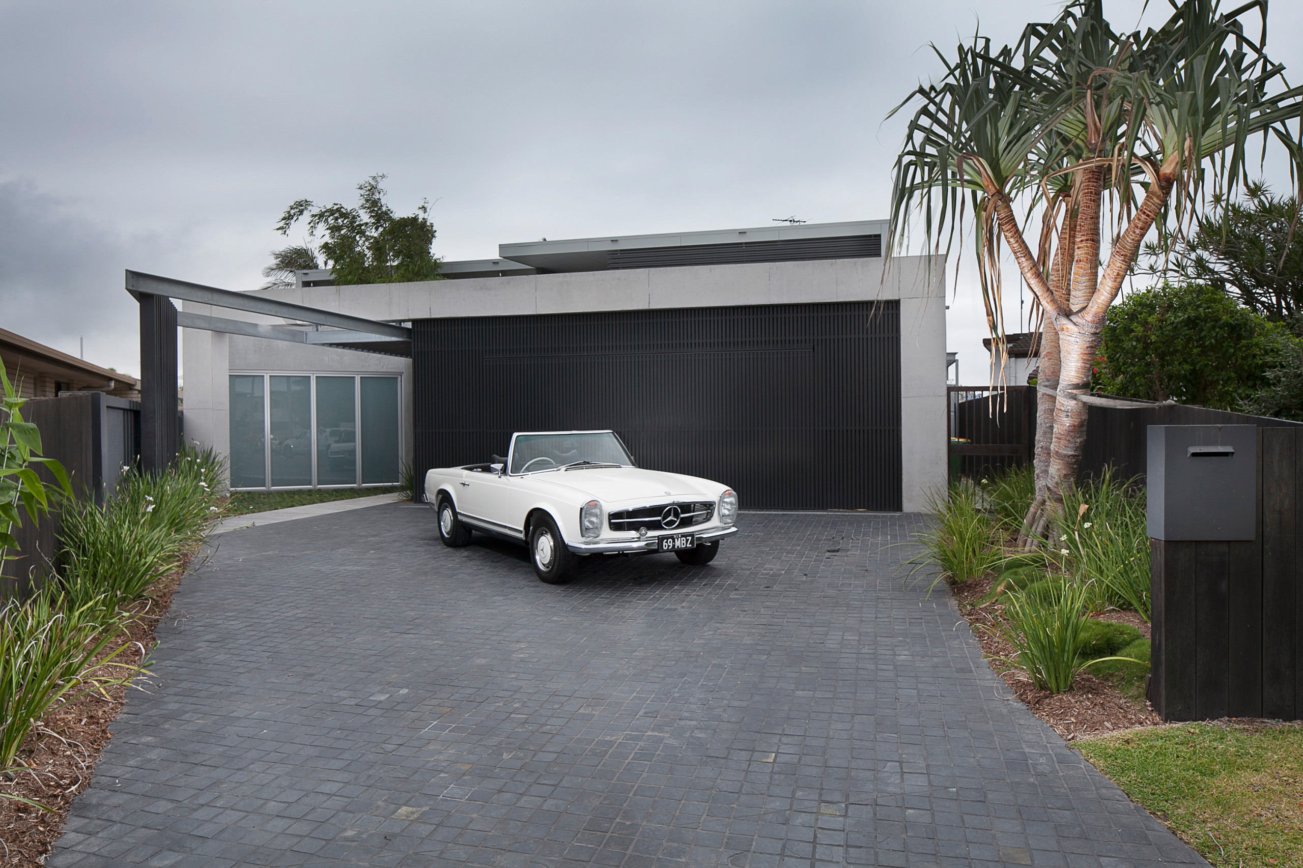 Фотоохота: 27 идей, как сделать гараж украшением фасада дома