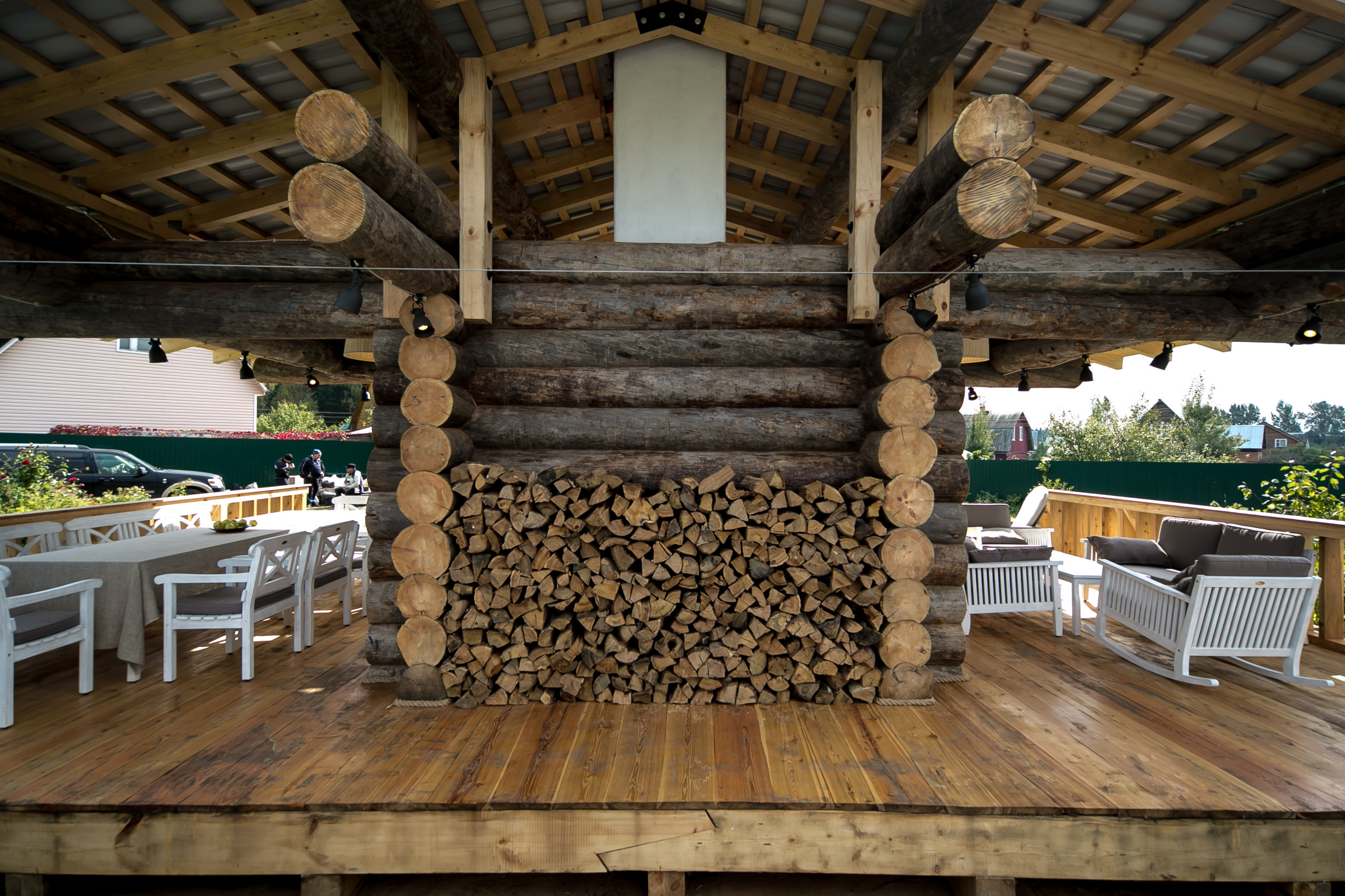 Проект недели: Парящая терраса-беседка из седой карельской сосны