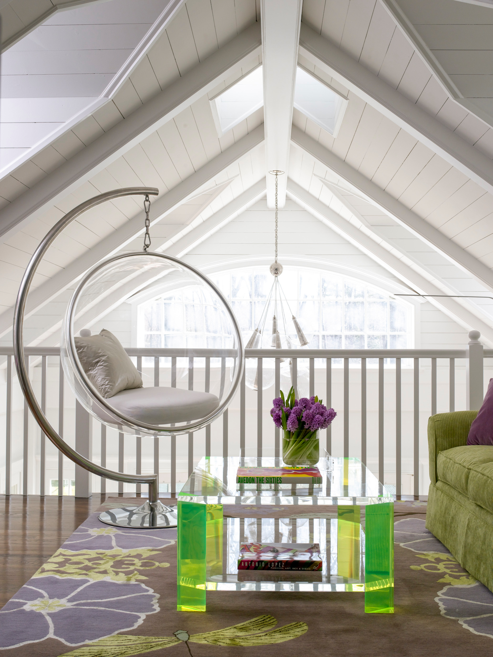 Качелям в интерьере быть: Где и на чем покачаться в городской квартире