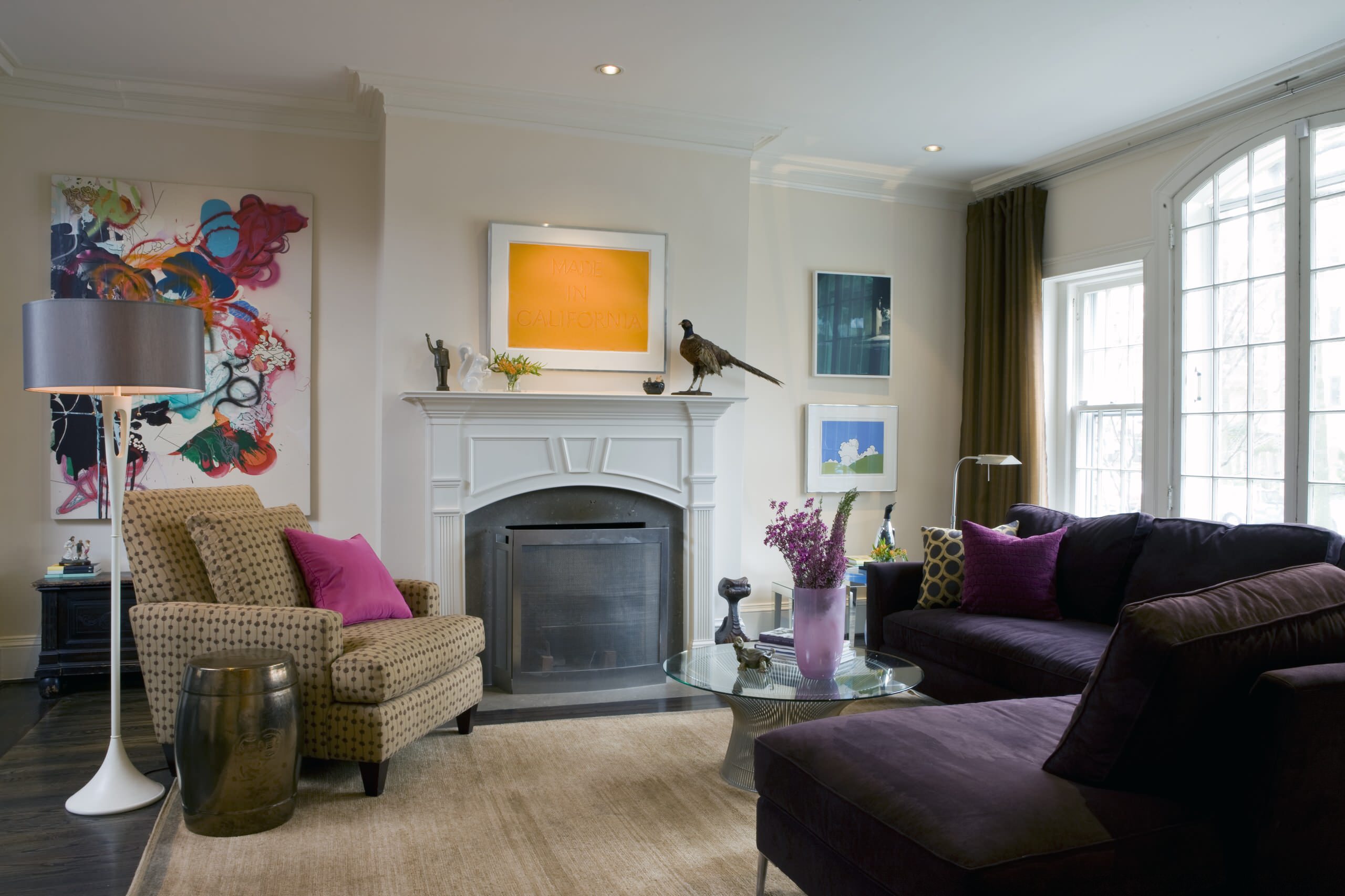 Не надо драмы: Как обыграть темную мебель в интерьере