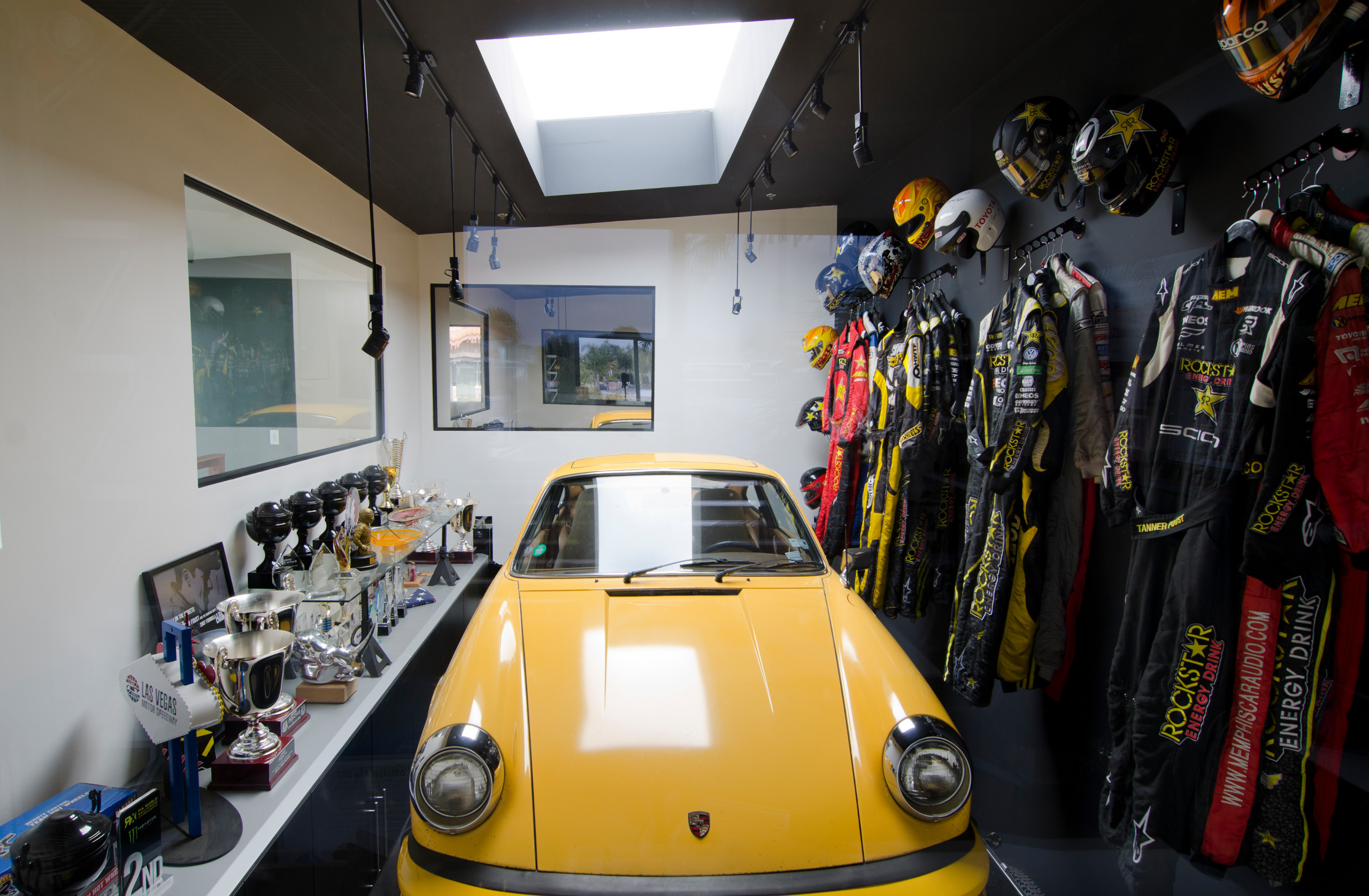 Хороший вопрос: Где парковать машину на даче?