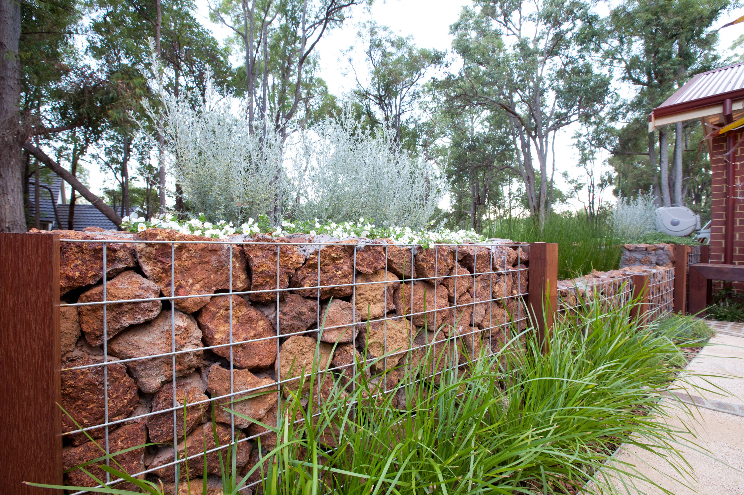 Ландшафт: Что такое габионы и как использовать их в ландшафте