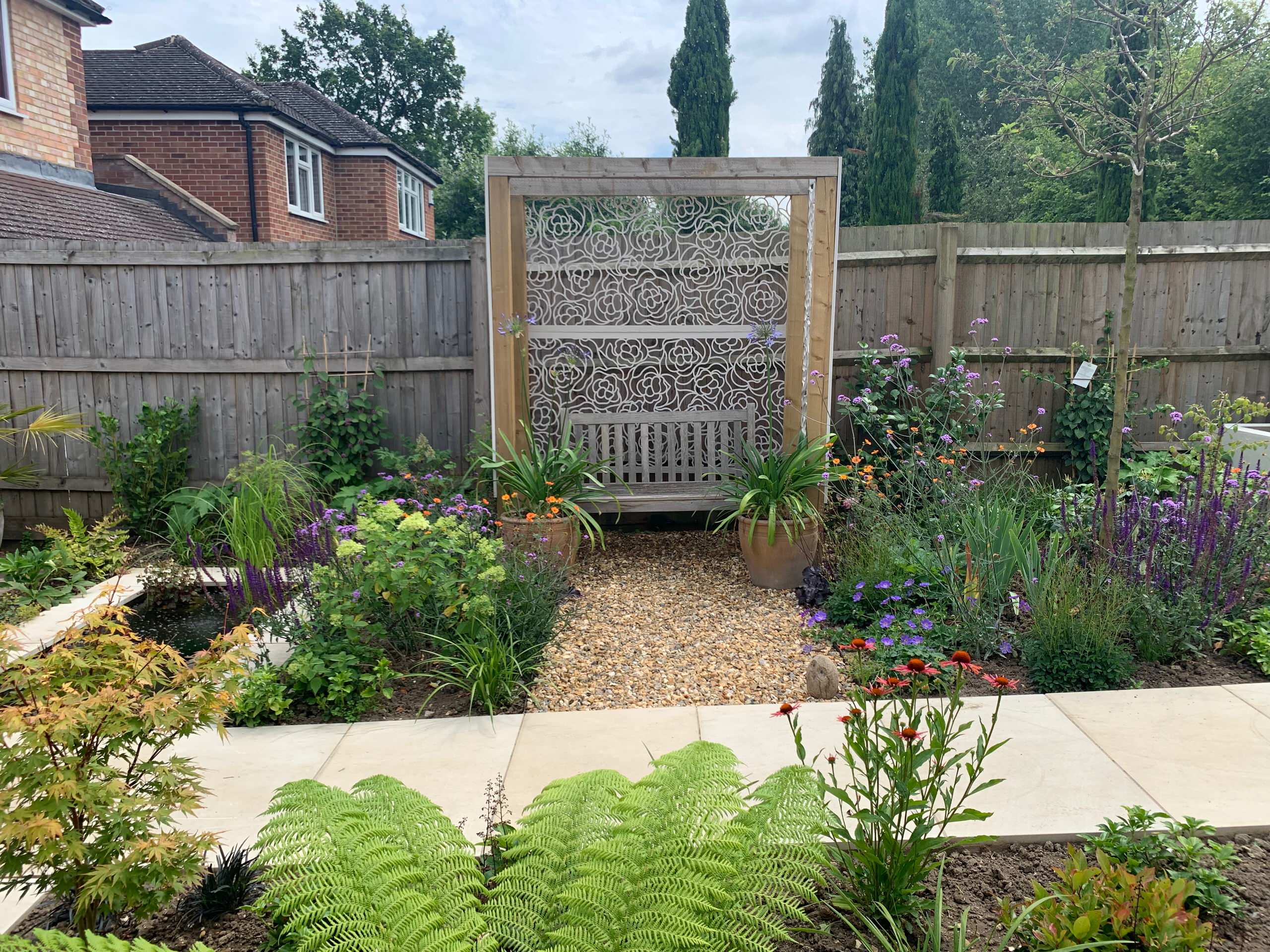 Houzz в саду: Реконструкция крошечного сада около дома