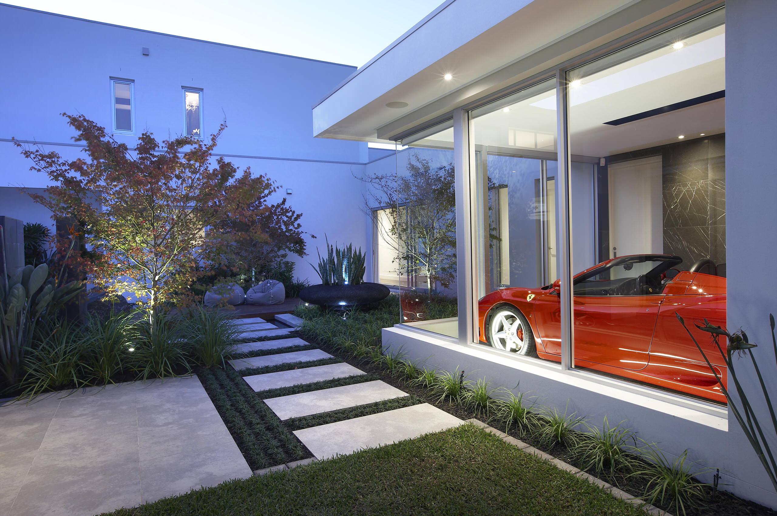 Фотоохота: 27 идей, как сделать гараж украшением фасада дома