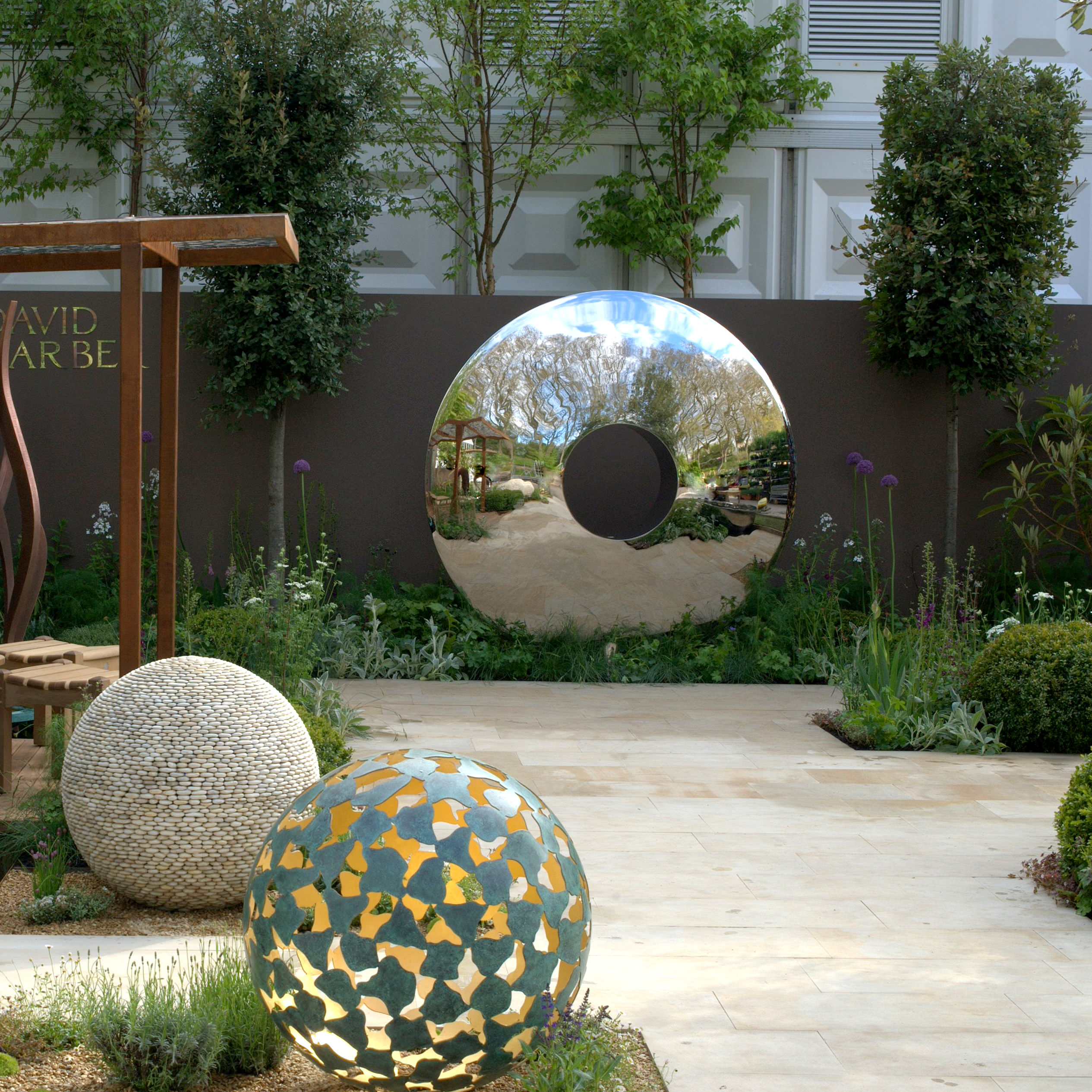 Каменный гость: Зачем нужна скульптура в ландшафте