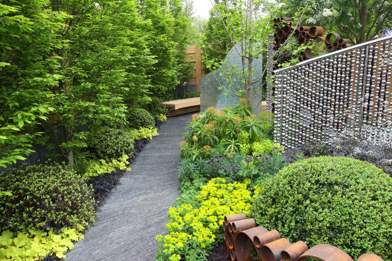 Уроки Chelsea Flower Show: Какими модными цветами украсить сад