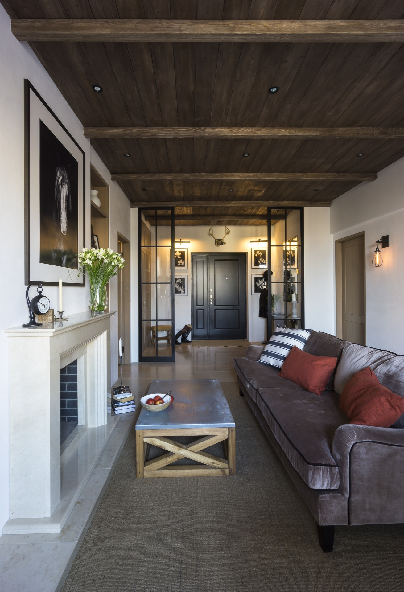 Houzz тур: Квартира с деревенской атмосферой и оленьими рогами