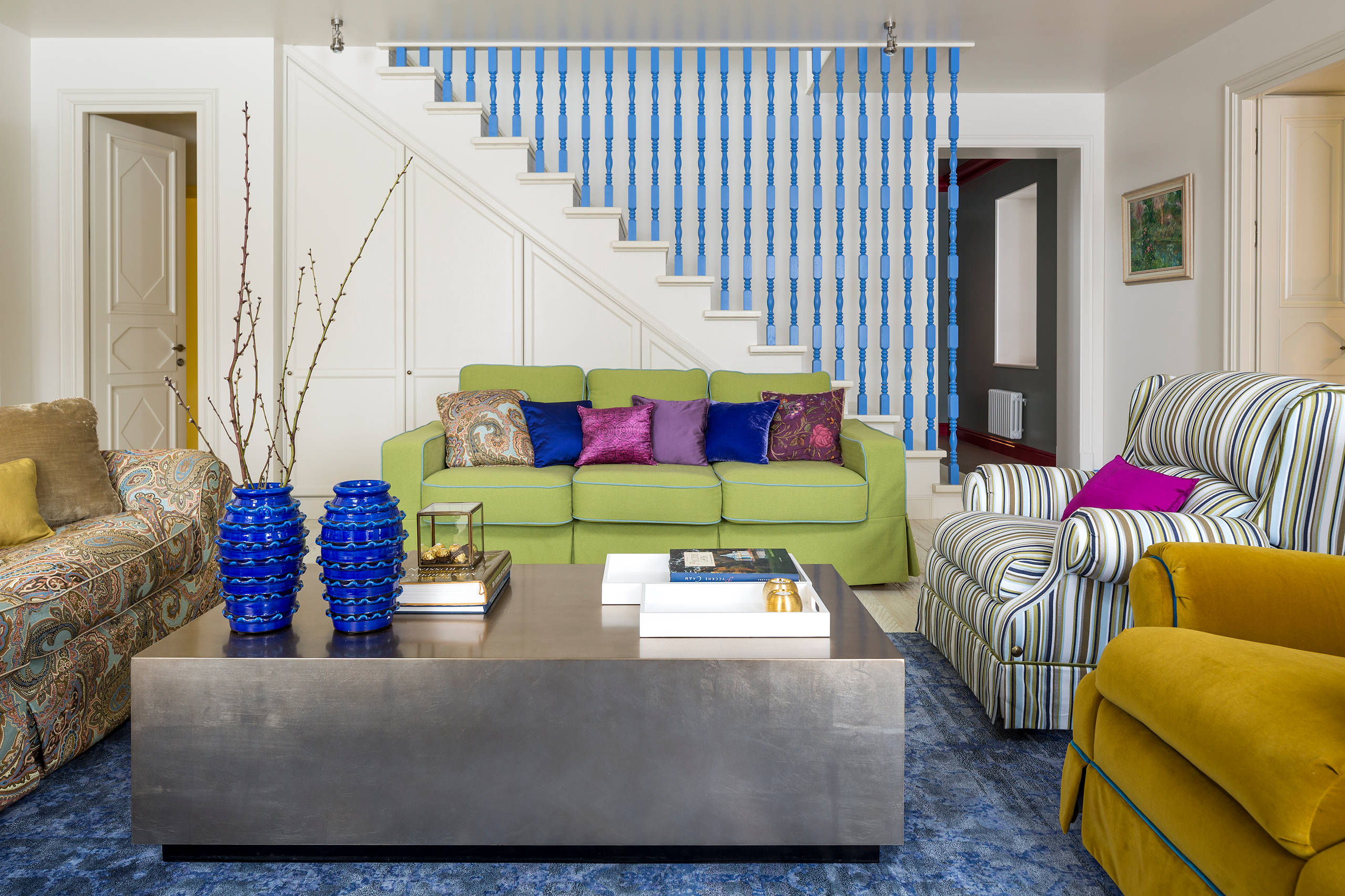 Houzz тур: Камин с изразцами и русские мотивы в доме для трех поколений