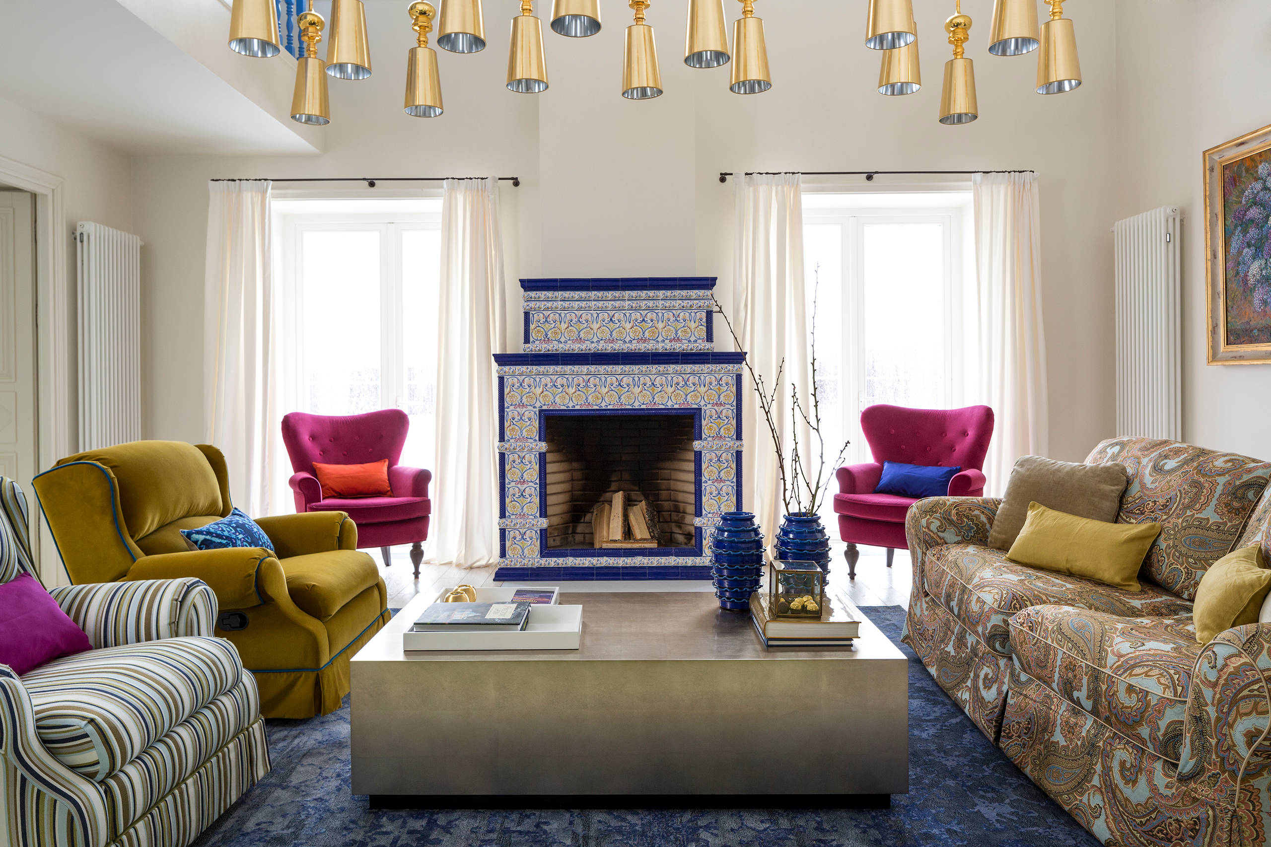 Houzz тур: Камин с изразцами и русские мотивы в доме для трех поколений