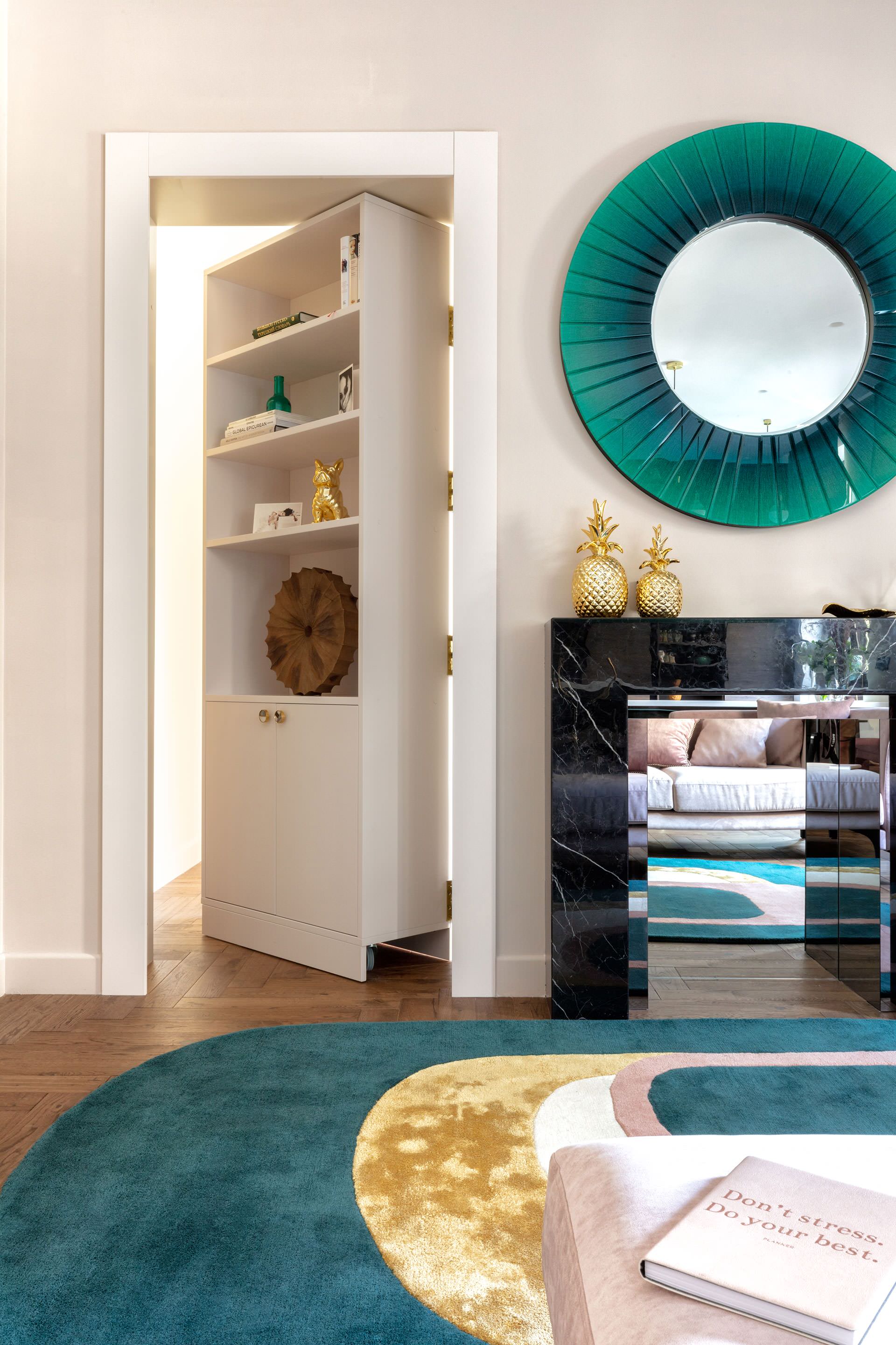 Houzz Казахстан: Квартира с потайной дверью и суперкухней