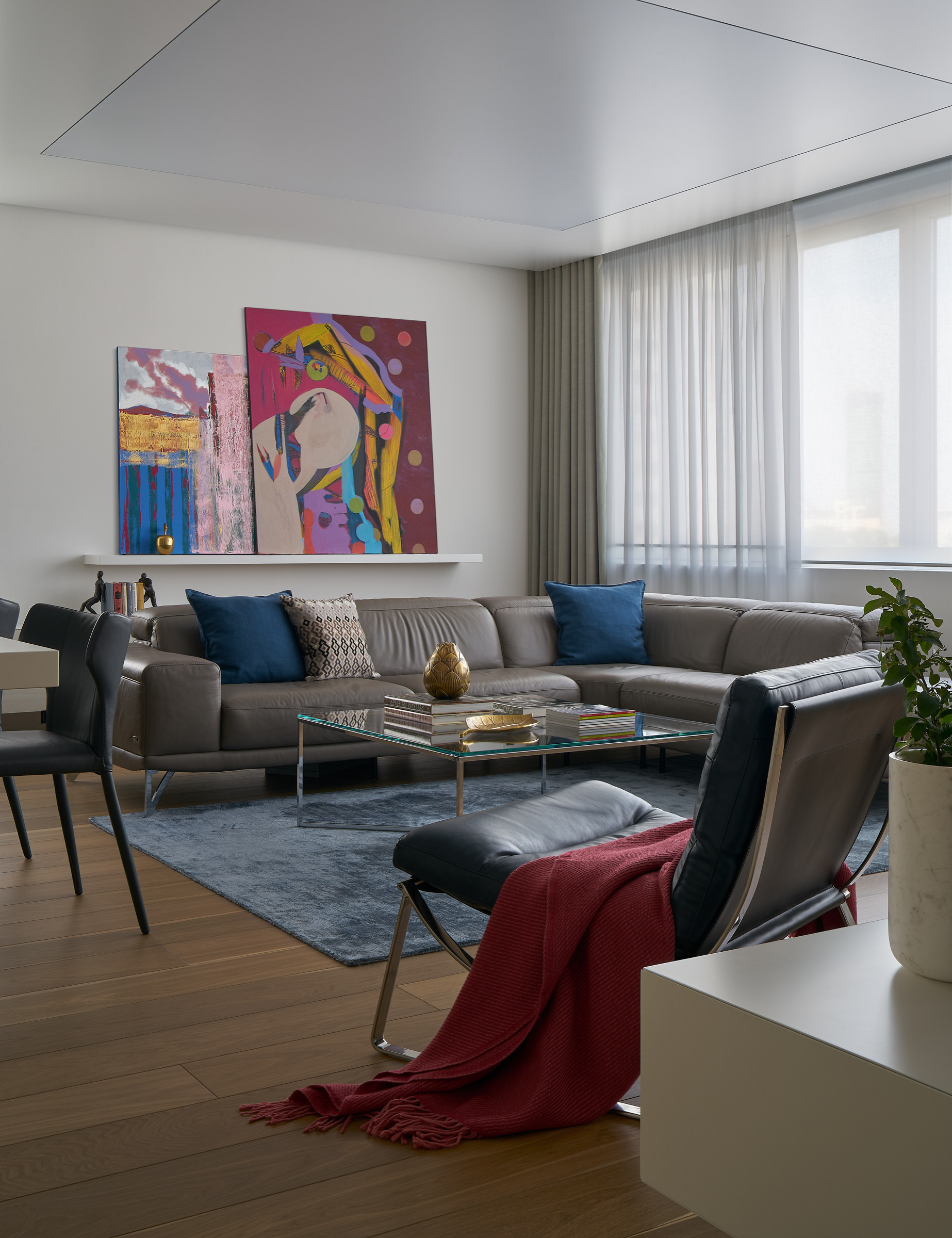 Houzz тур: Квартира в Екатеринбурге с «парящей» мебелью