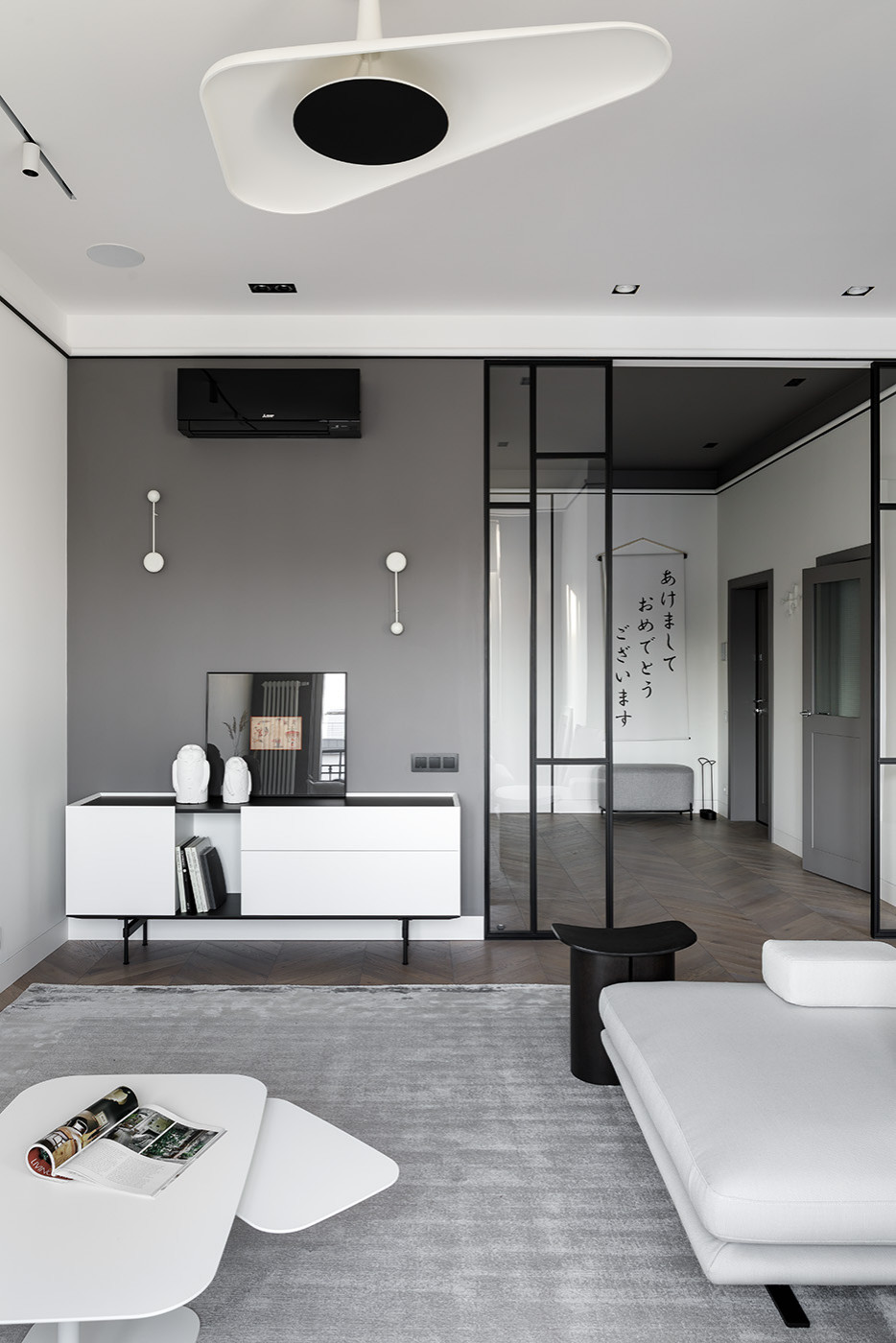 Houzz тур: Графичный интерьер, в котором нет места лишним деталям