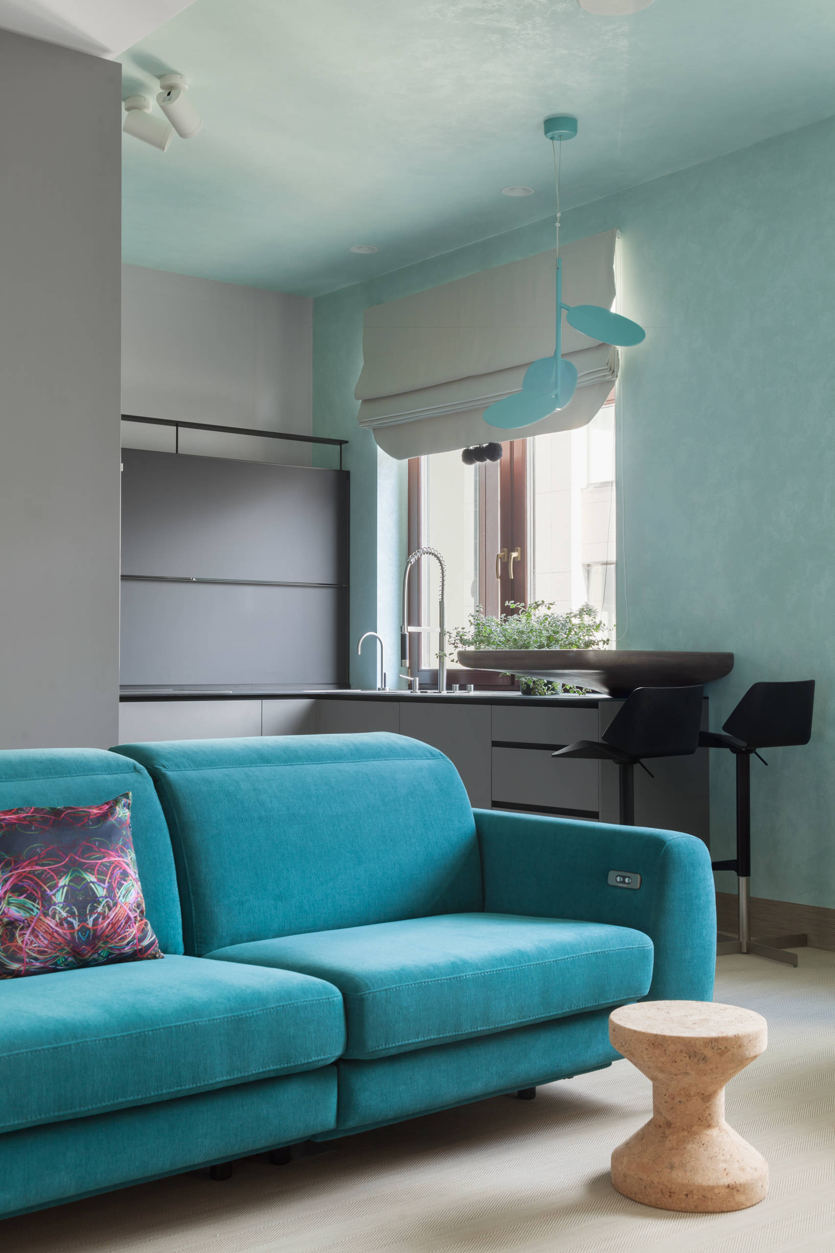 Houzz тур: Ретрофутуризм в бывшей «двушке»