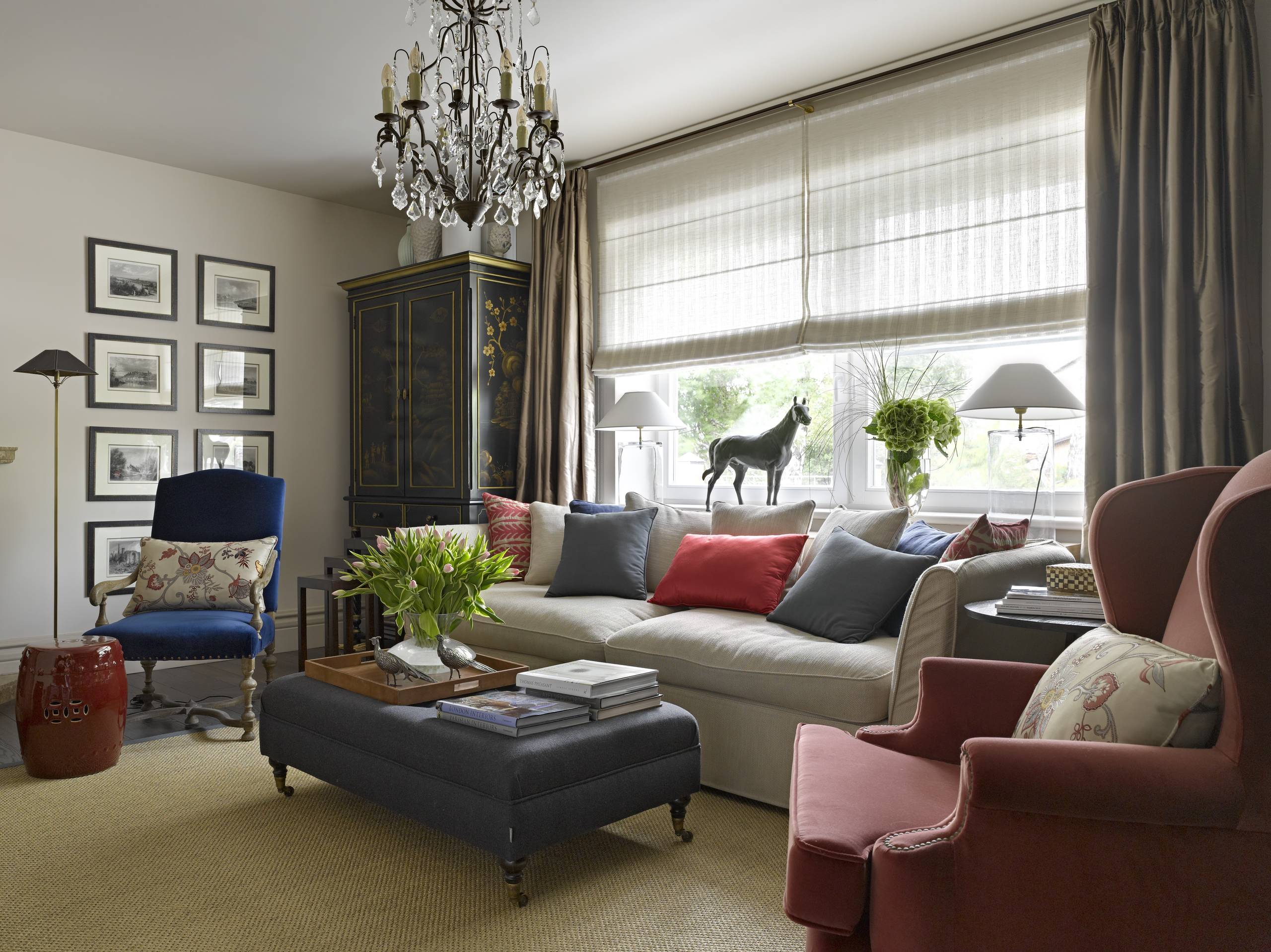 Houzz тур: Светлый таунхаус, полный сложных оттенков синего