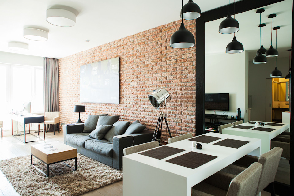 Houzz тур: Кирпич и дерево в квартире для молодой семьи
