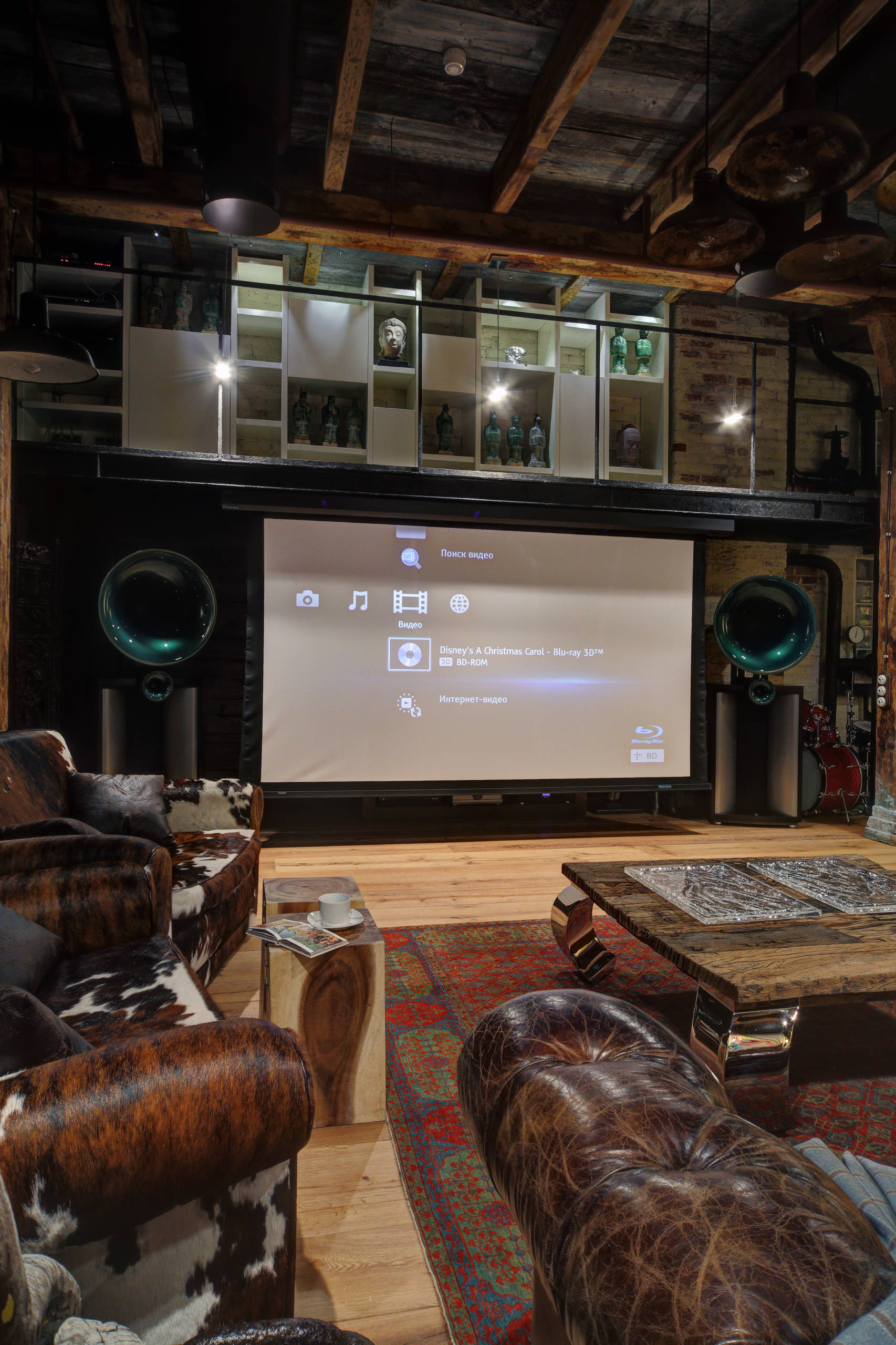 Houzz тур: Рояль, камин и боксерская груша в московском лофте