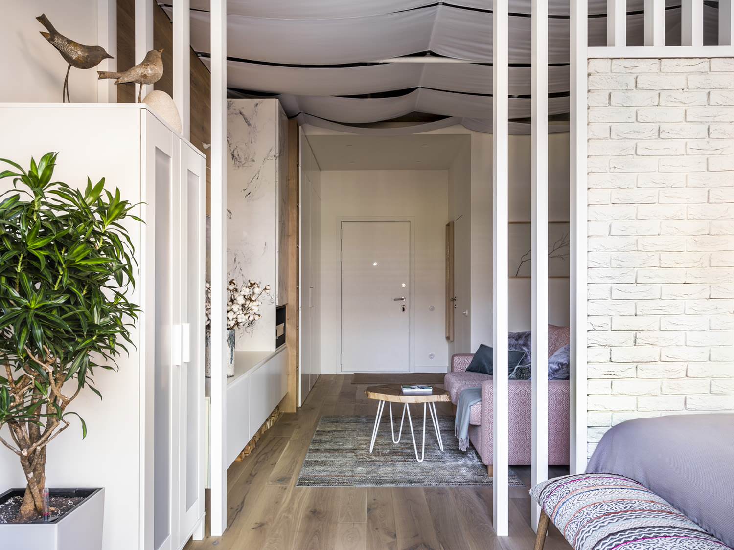 Houzz тур: Студия 37 кв.м с отсылками к природе Байкала