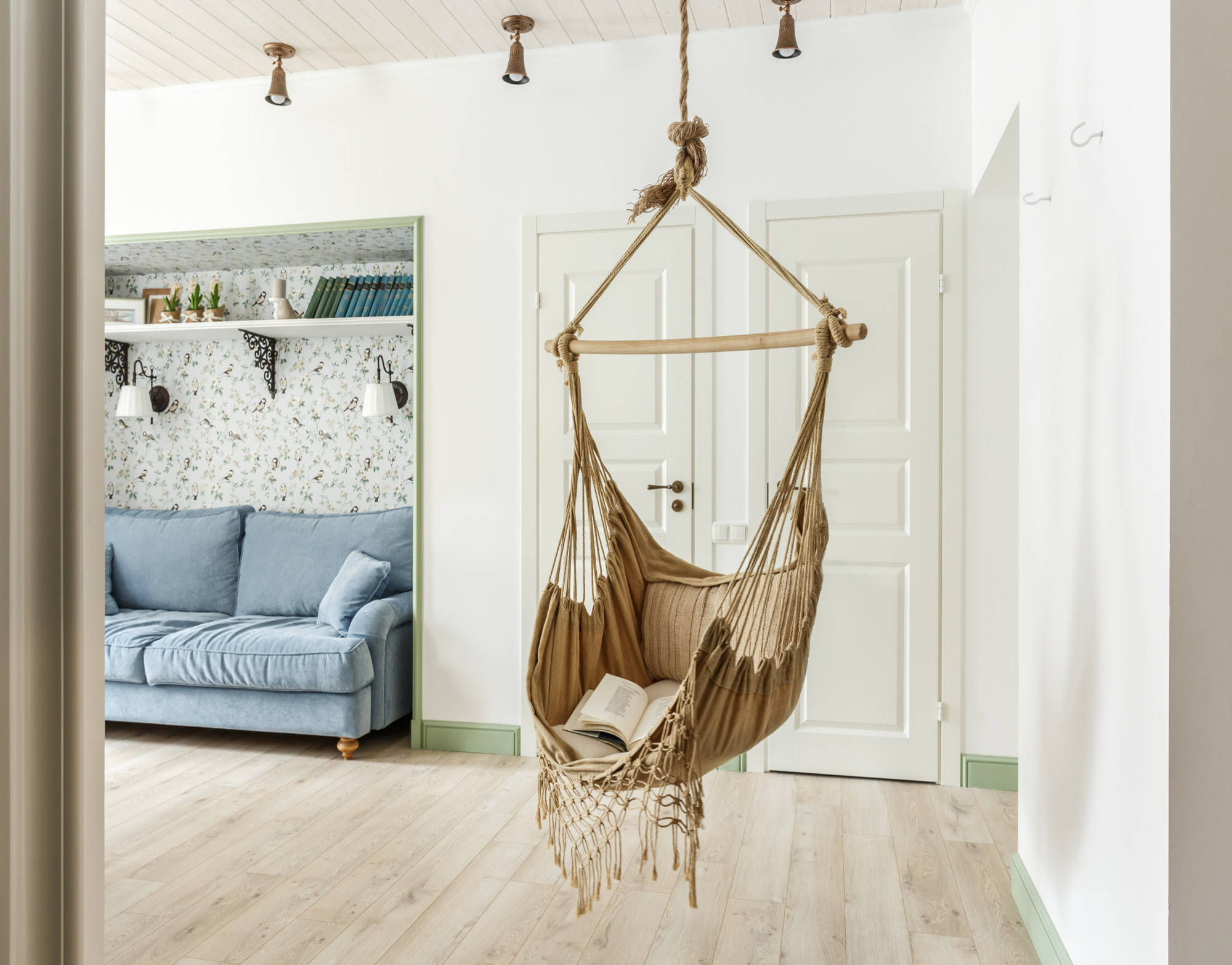 Houzz тур: Квартира с «дачным» настроением и гамаком