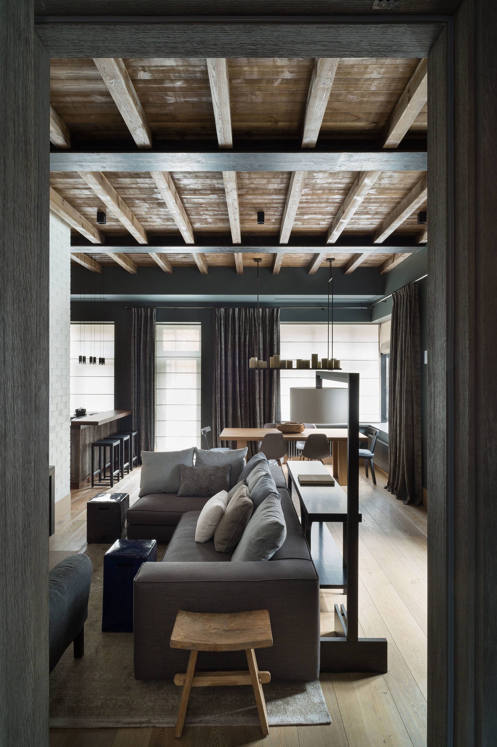 Houzz тур: Таунхаус с сеткой для «детских скачек»