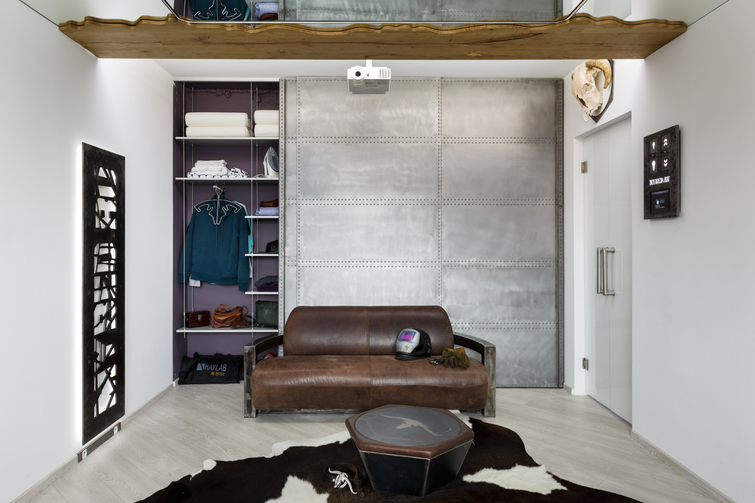 Houzz тур: Квартира сварщика-экспериментатора в Петербурге