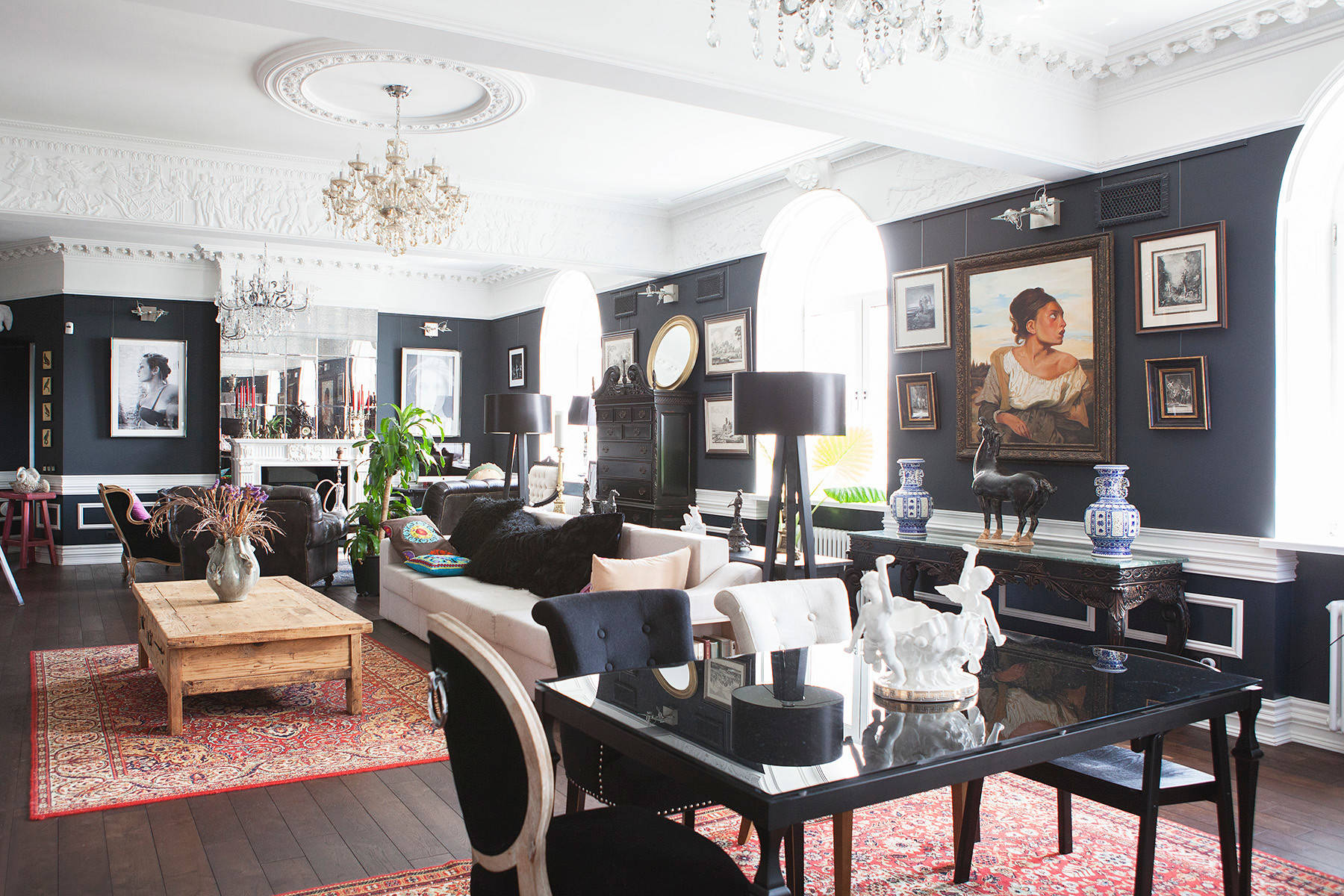 В гостях: Квартира с черными стенами напротив ипподрома