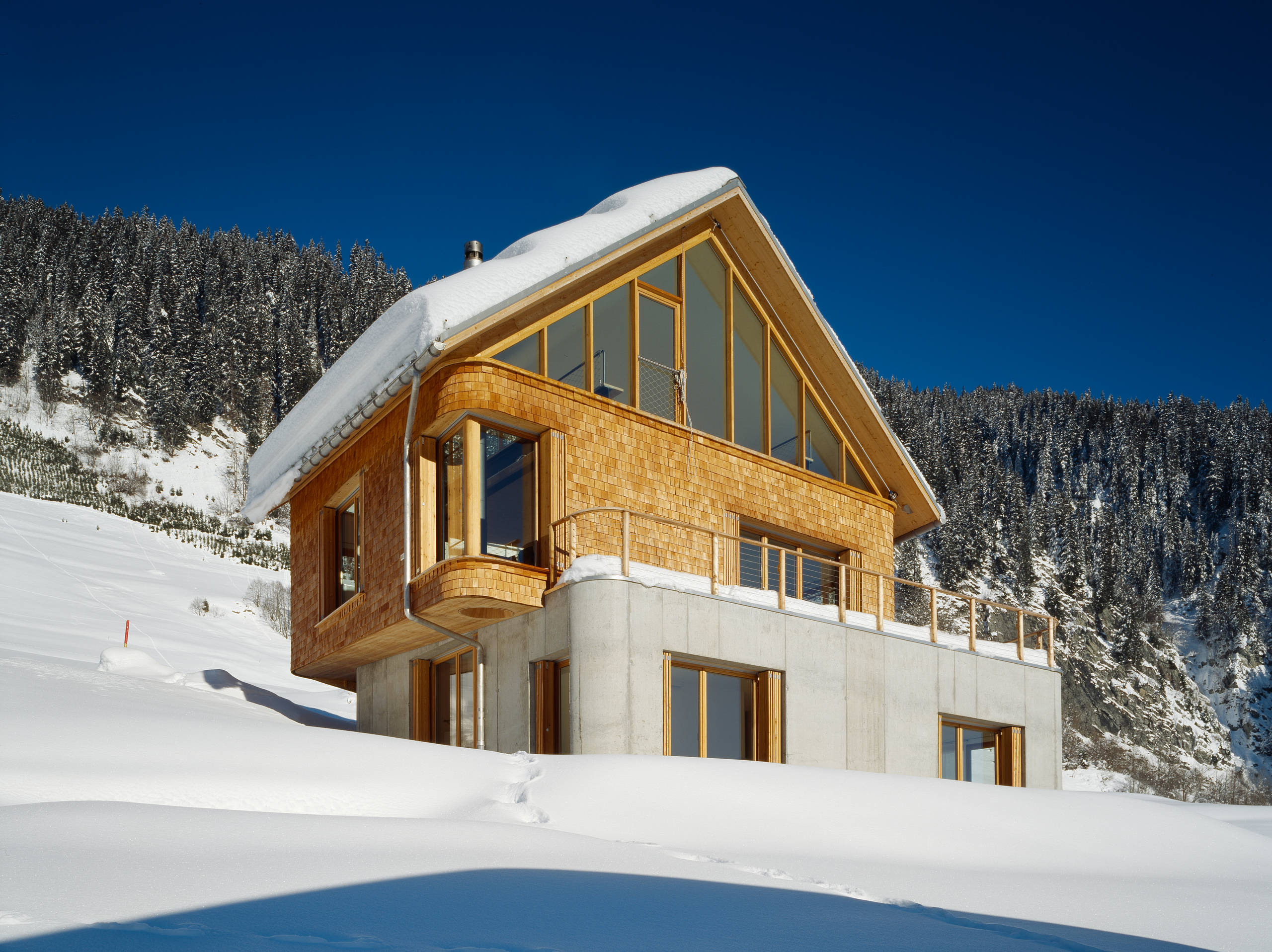 Houzz Швейцария: Дом в Альпах с пандусами вместо лестниц