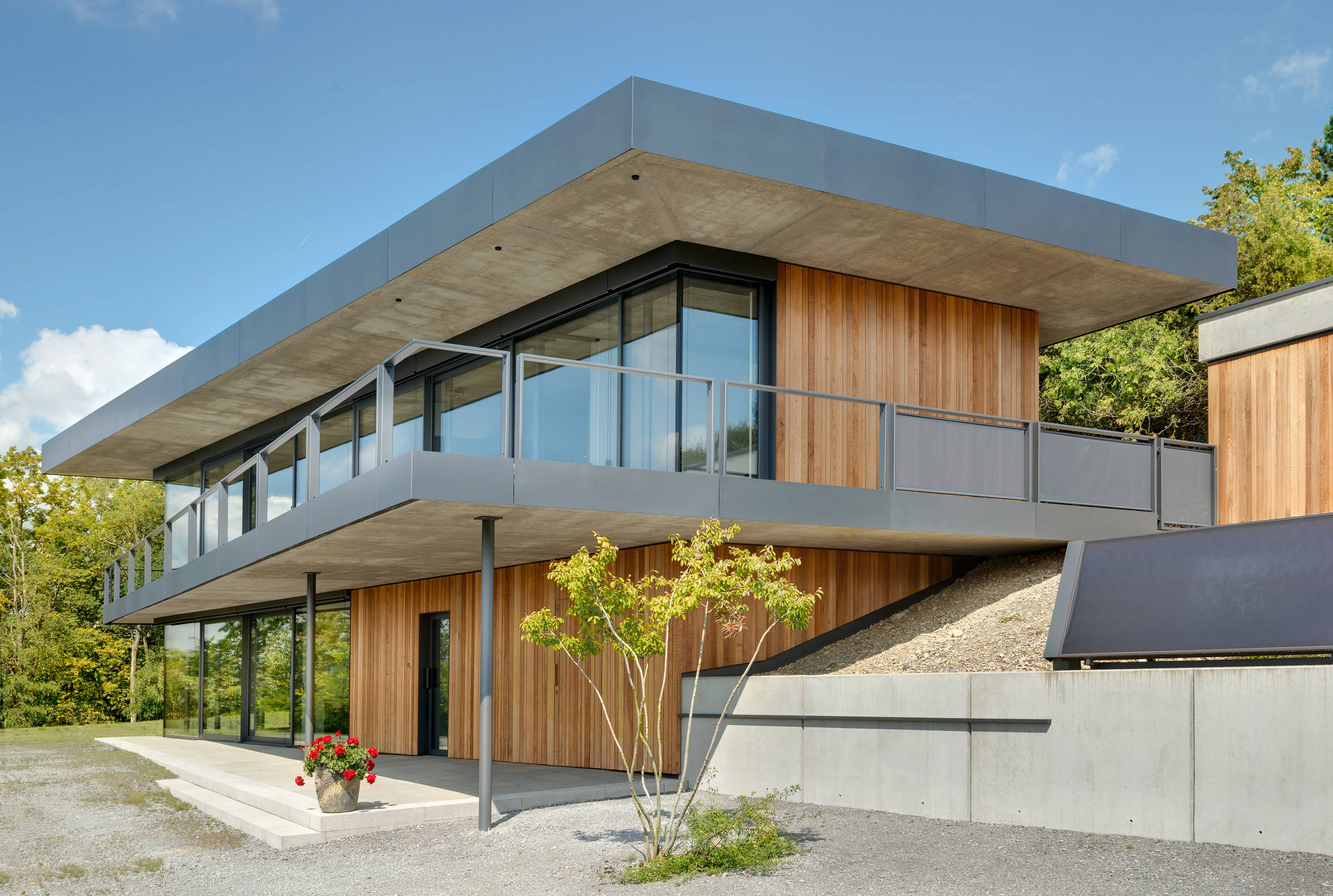 Houzz Германия: Дом с бассейном на склоне холма