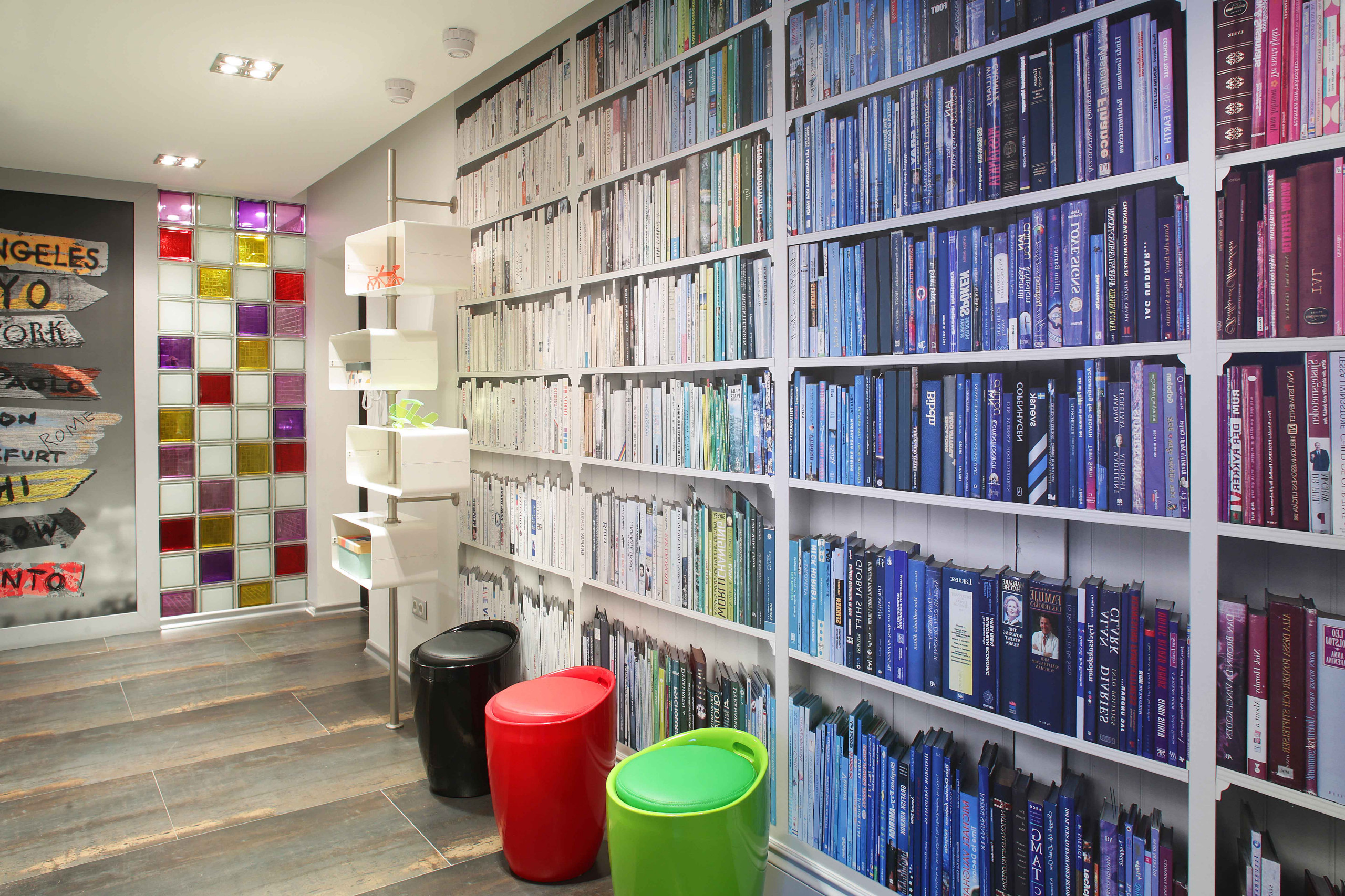 Houzz тур: Квартира с музыкальной гостиной в красках поп-арта