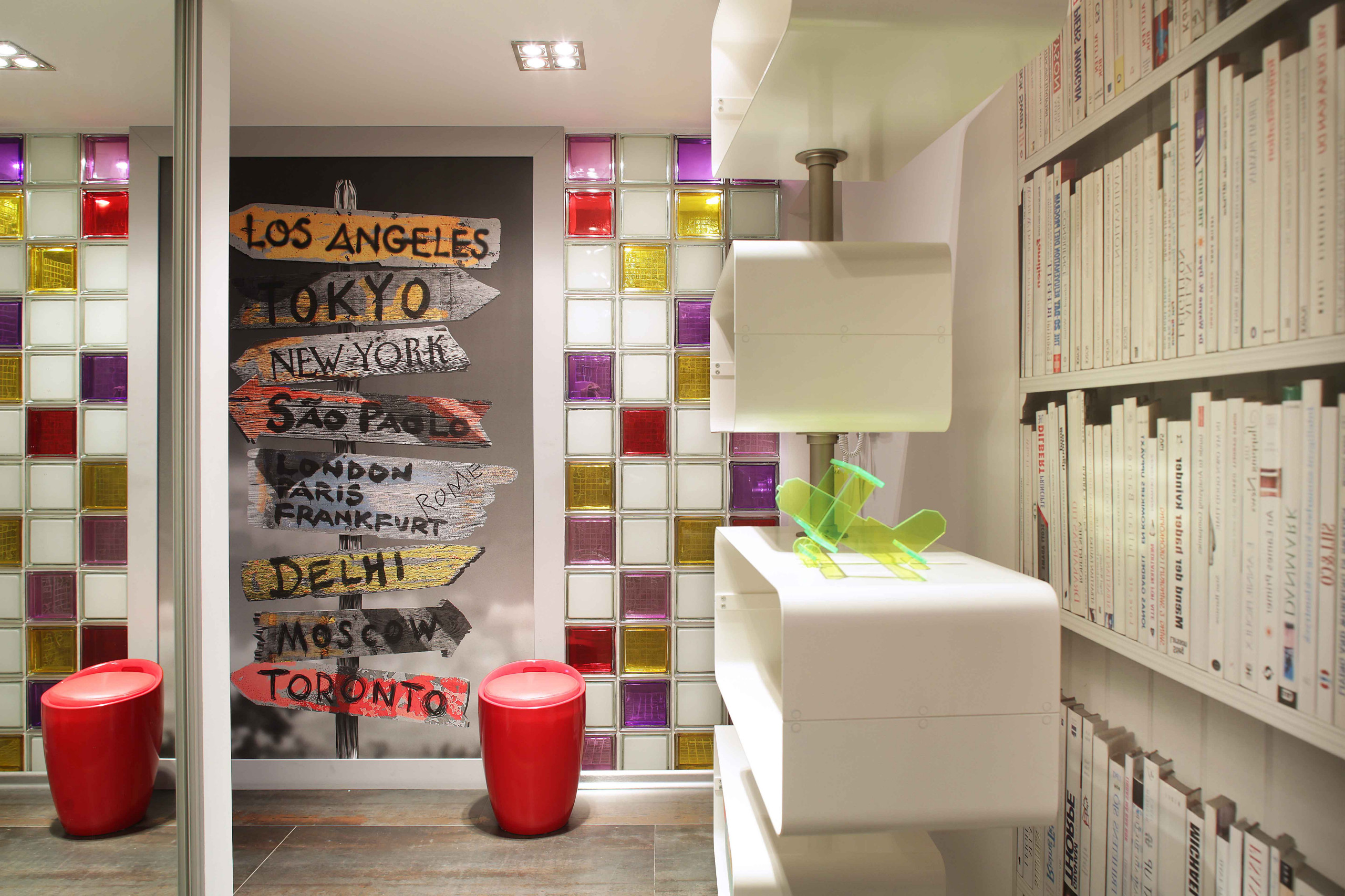 Houzz тур: Квартира с музыкальной гостиной в красках поп-арта