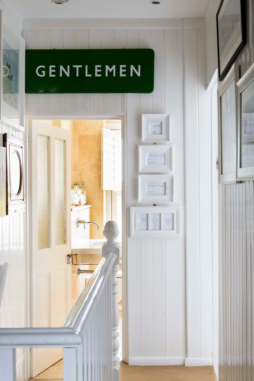 Раздвигая пространство: 13 проверенных способов сделать коридор светлее