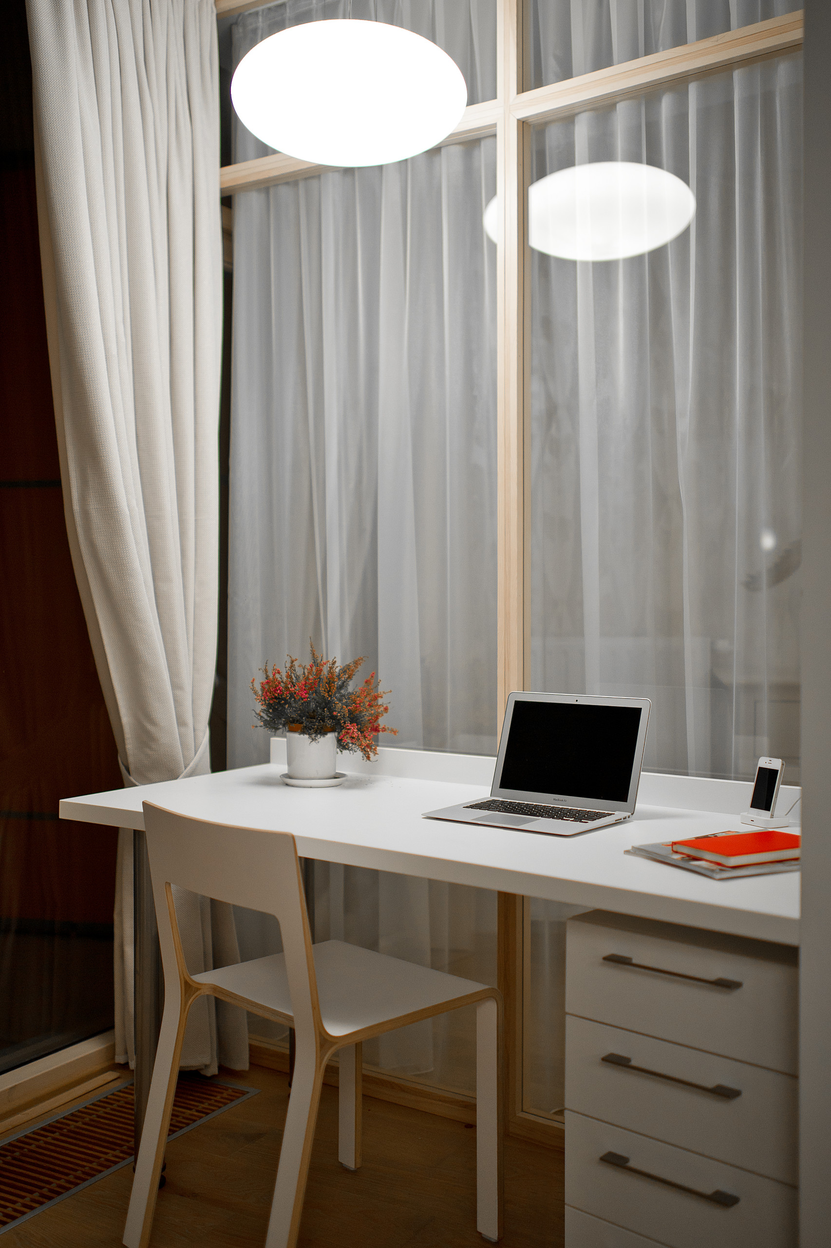 Houzz Литва: Старый Вильнюс и арт-объекты в трехкомнатной квартире