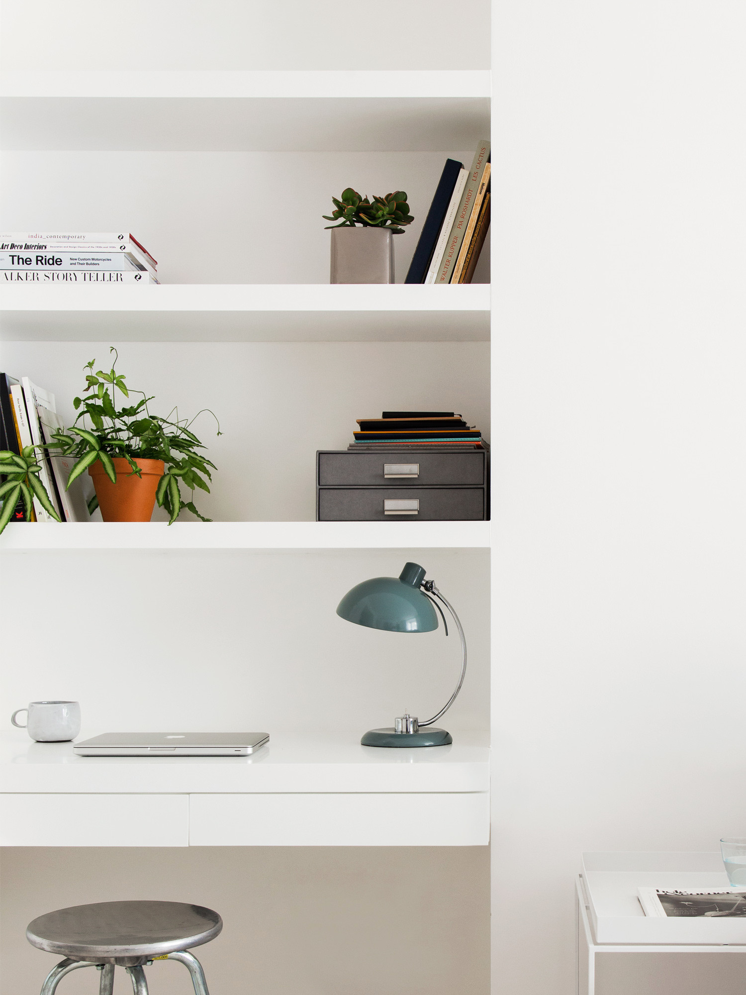 Houzz Британия: Белый цвет и минимализм в небольшой лондонской квартире