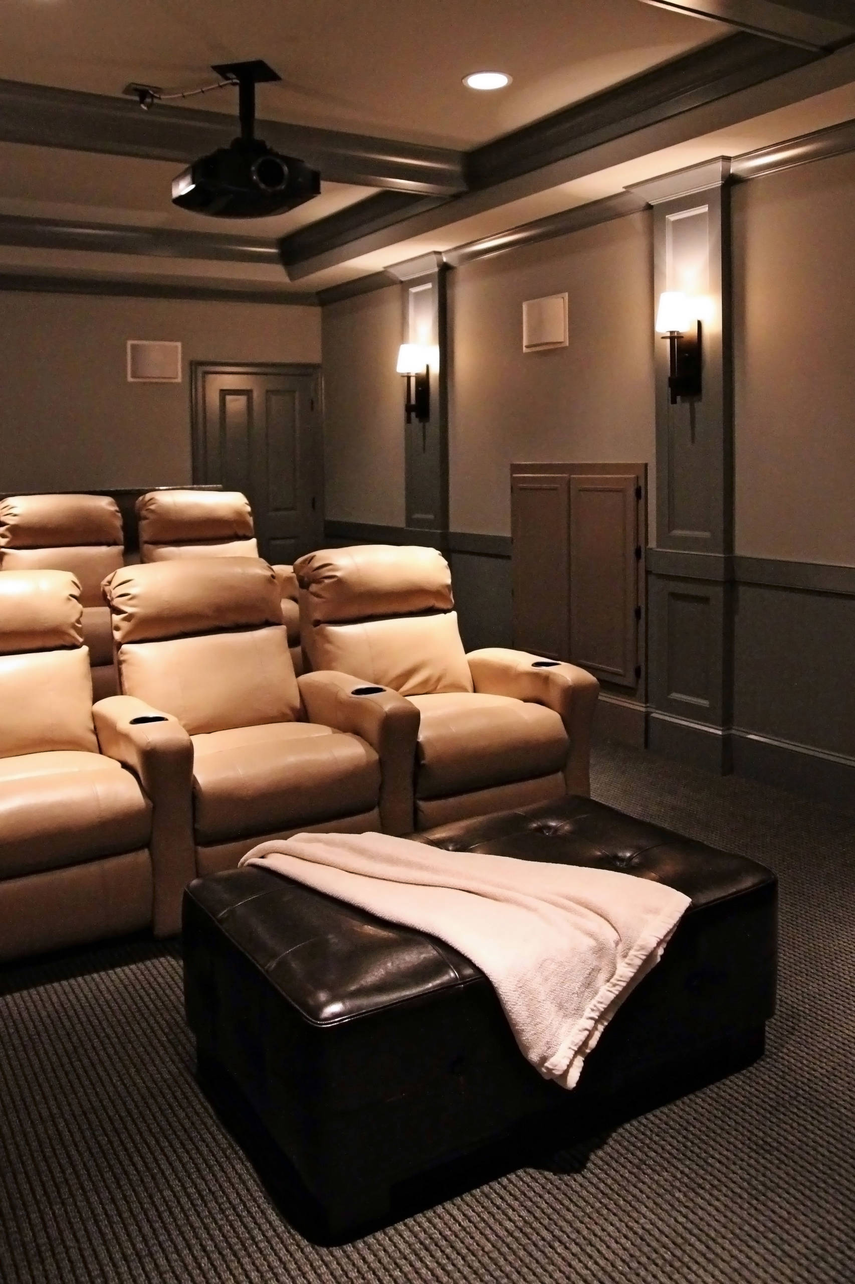 Хороший вопрос: Как выбрать комнату для кинотеатра