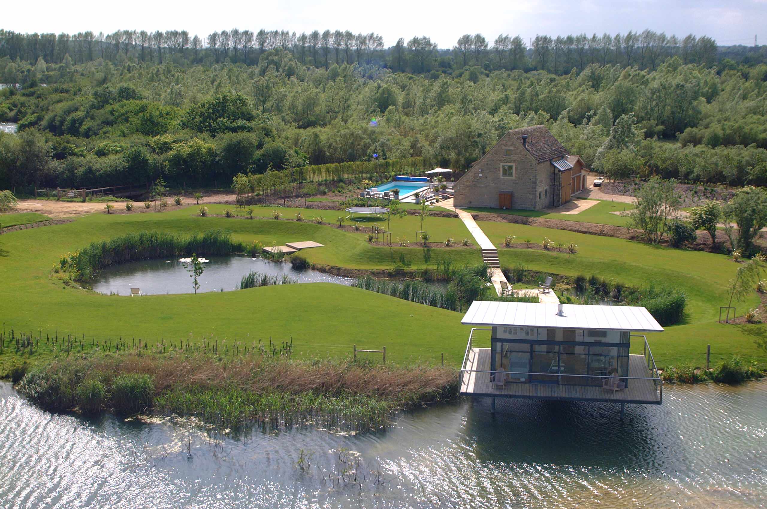 Houzz Британия: Маленький дом с большим видом на озеро