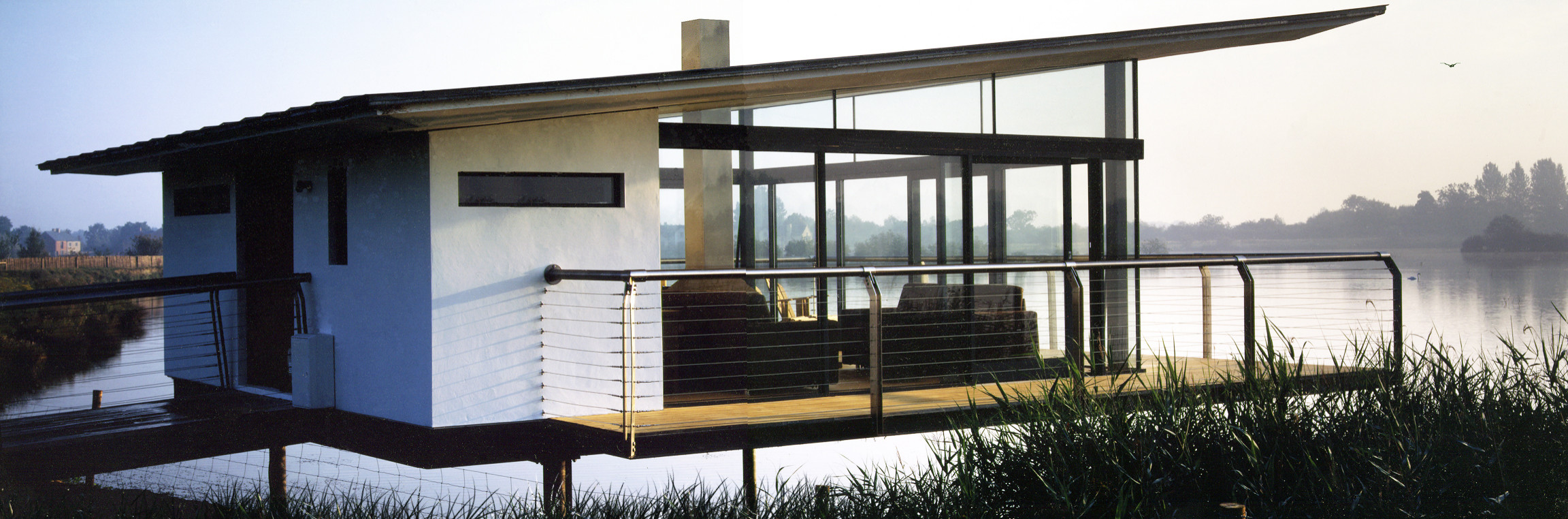 Houzz Британия: Маленький дом с большим видом на озеро