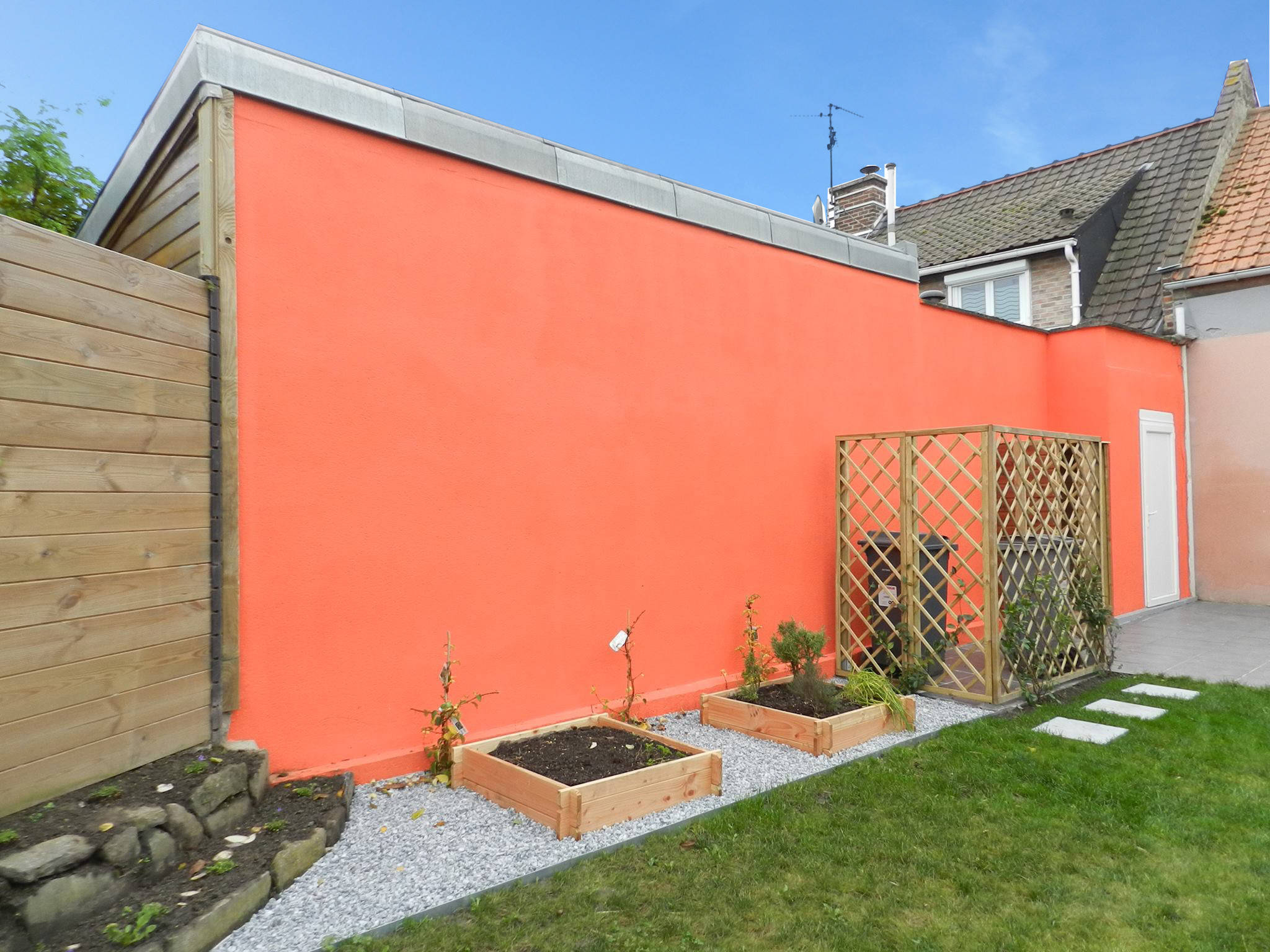 Есть идея: Куда спрятать мусорный бак