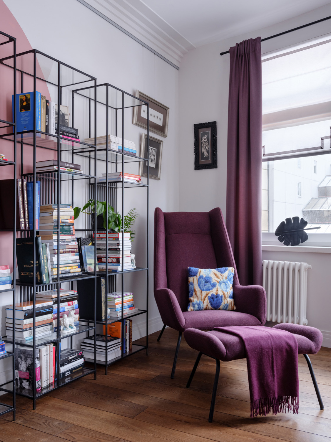 Houzz тур: Квартира с радиусной стеной и невысокими потолками