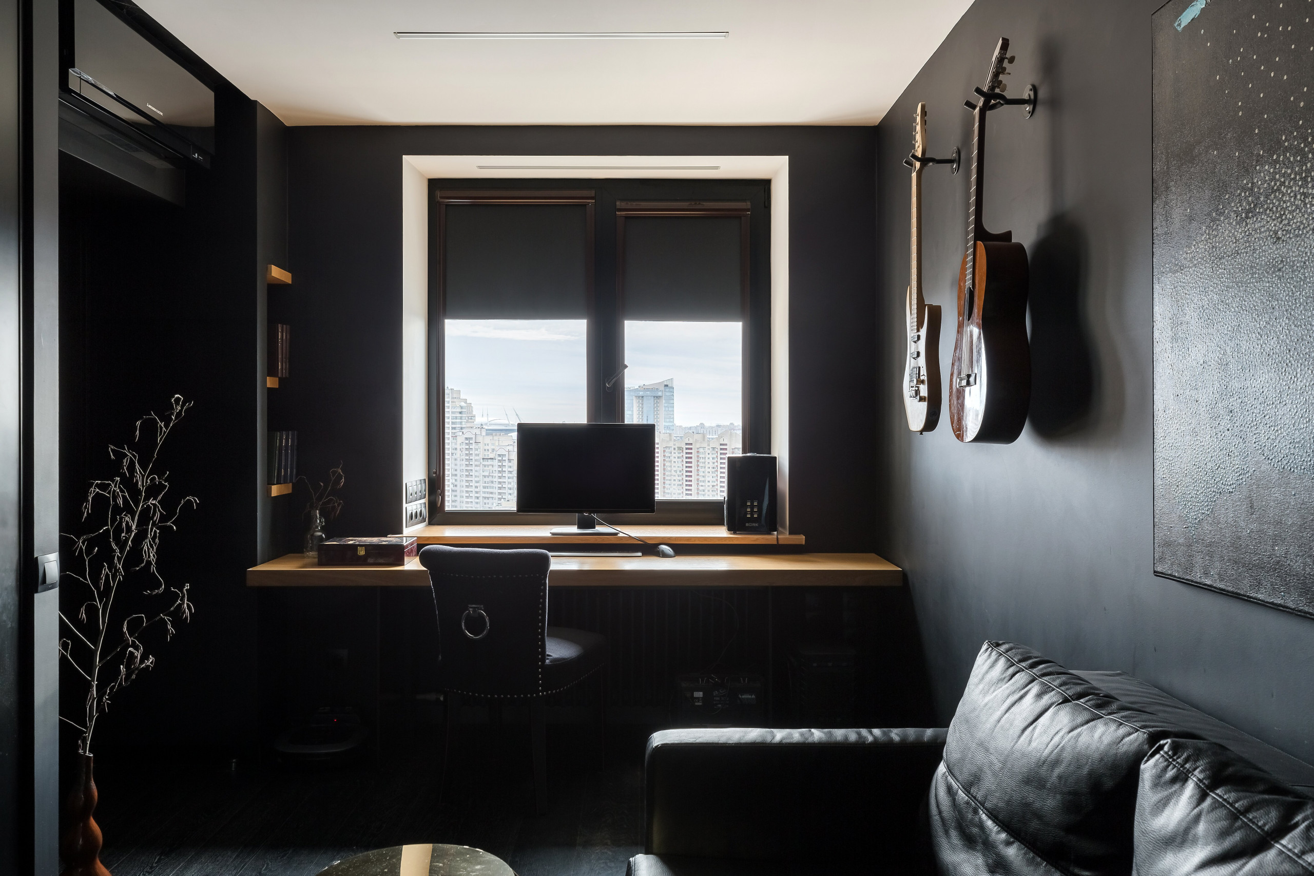 Houzz тур: Черная квартира для молодого заказчика