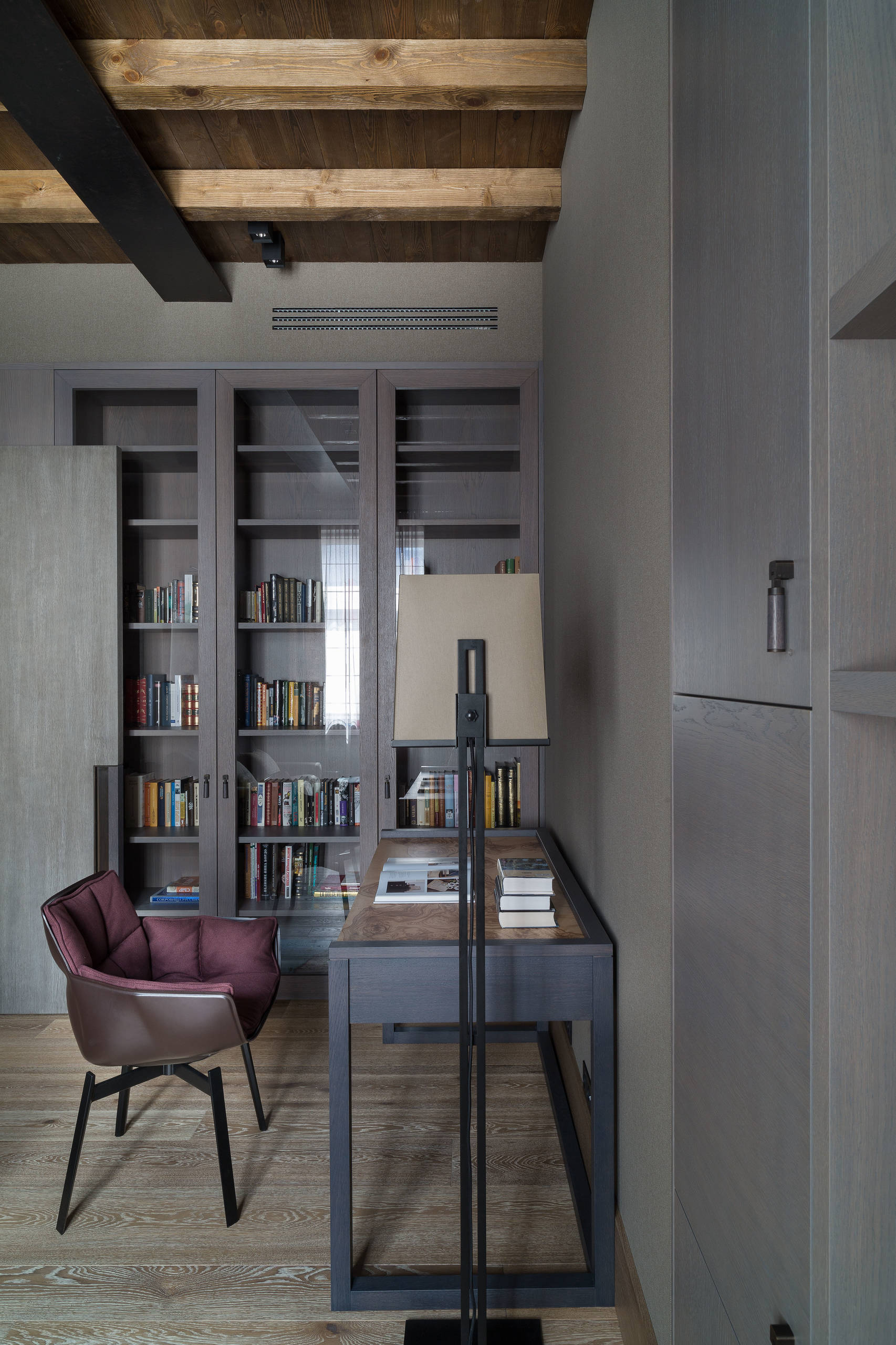 Houzz тур: Таунхаус с сеткой для «детских скачек»