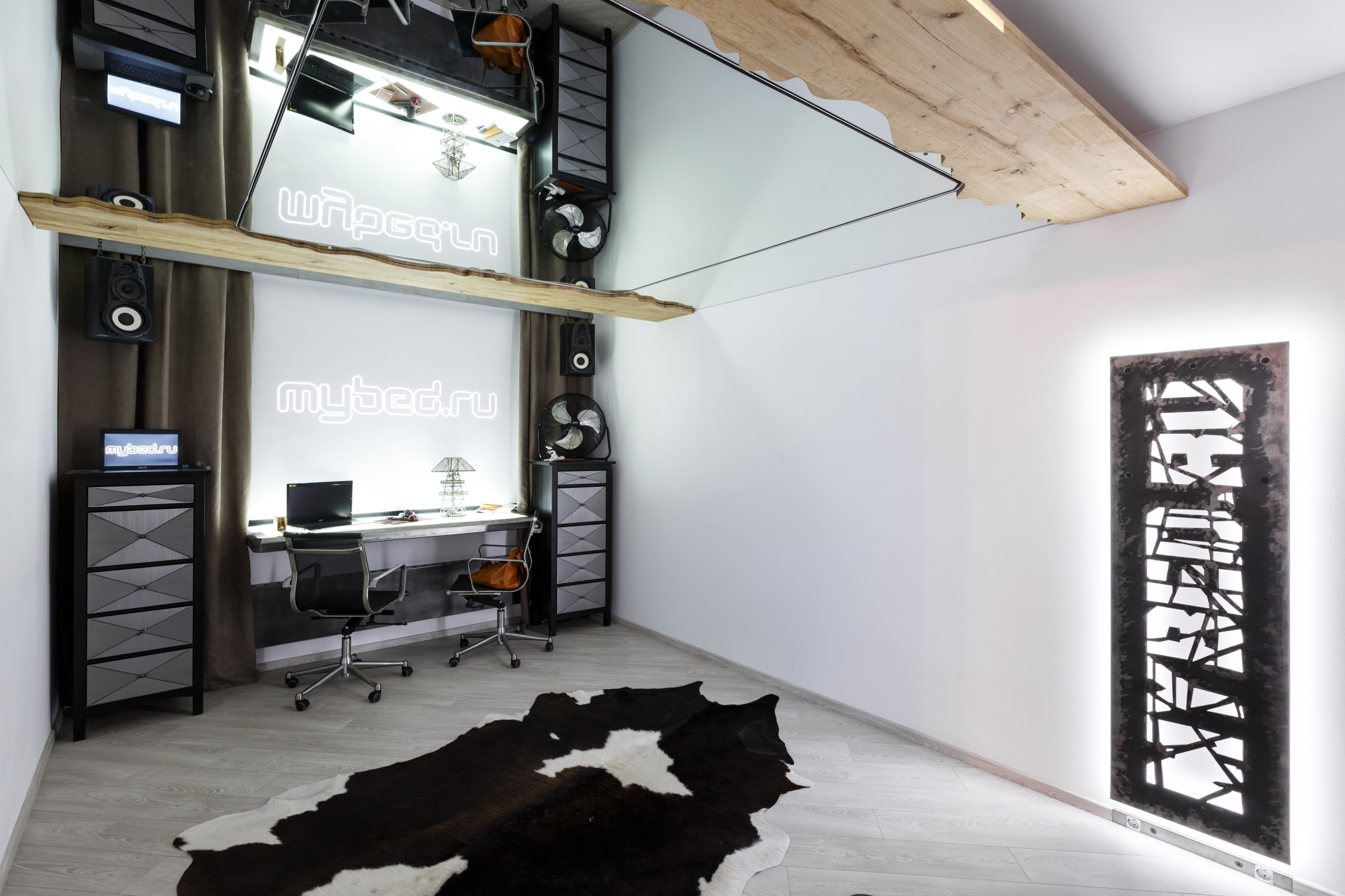 Houzz тур: Квартира сварщика-экспериментатора в Петербурге