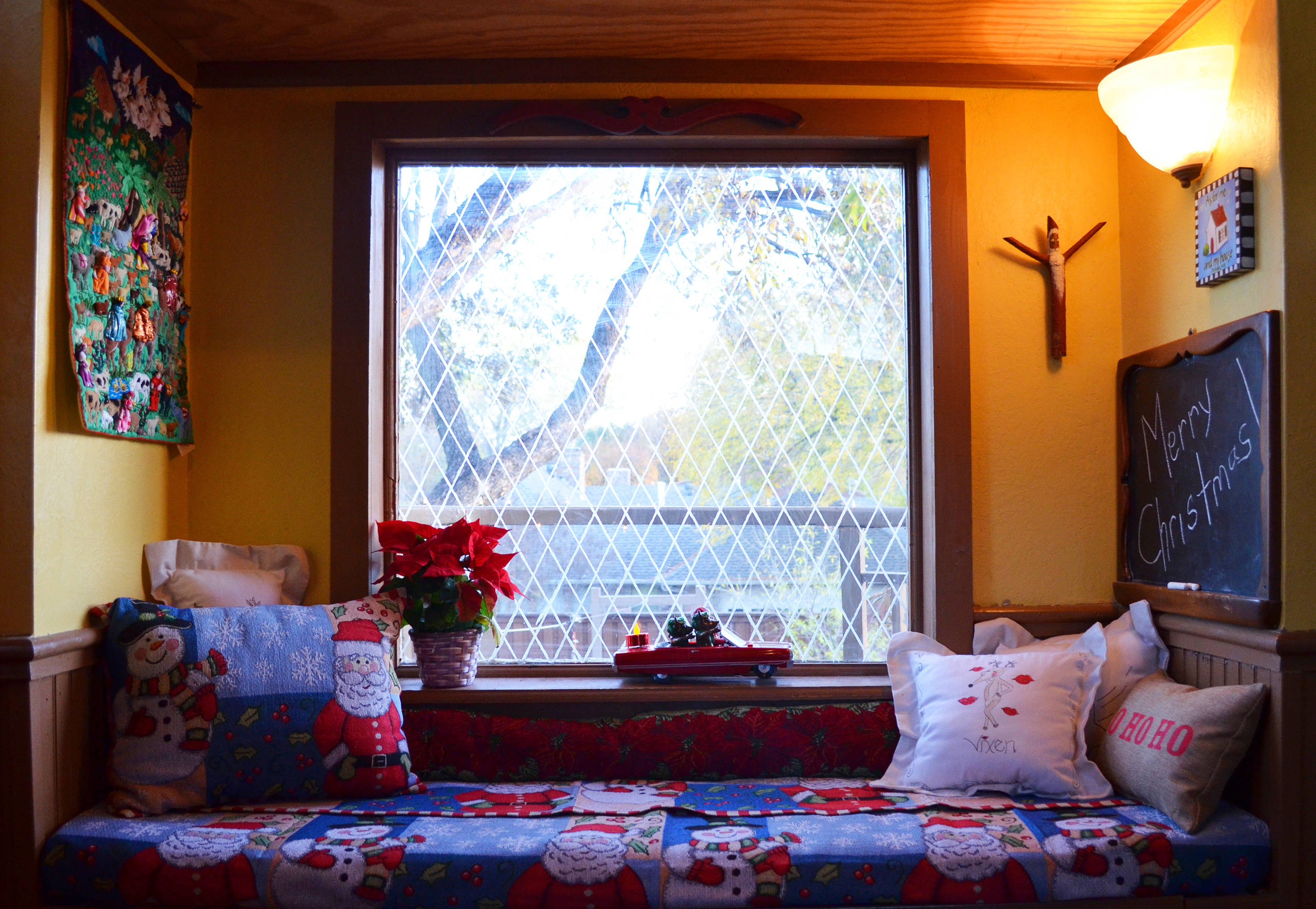 Houzz США: Волшебный дом на дереве с новогодними огнями