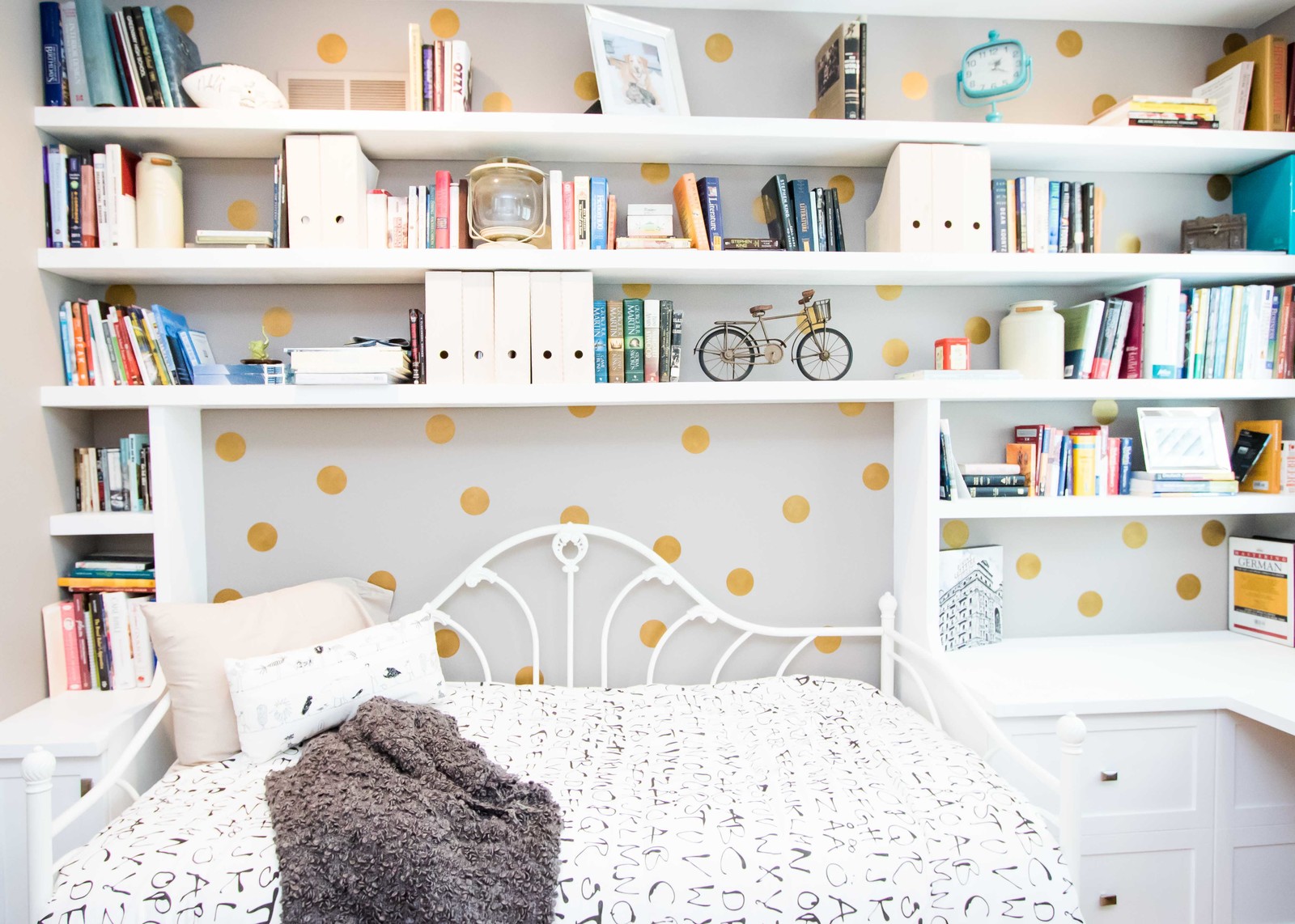 Обложка статьи: Дизайн комнаты для девушки