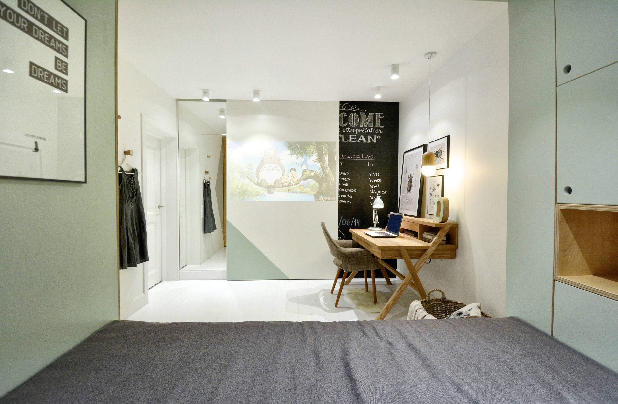 Детская недели: Необычная спальня в «кубе» для девочки-подростка