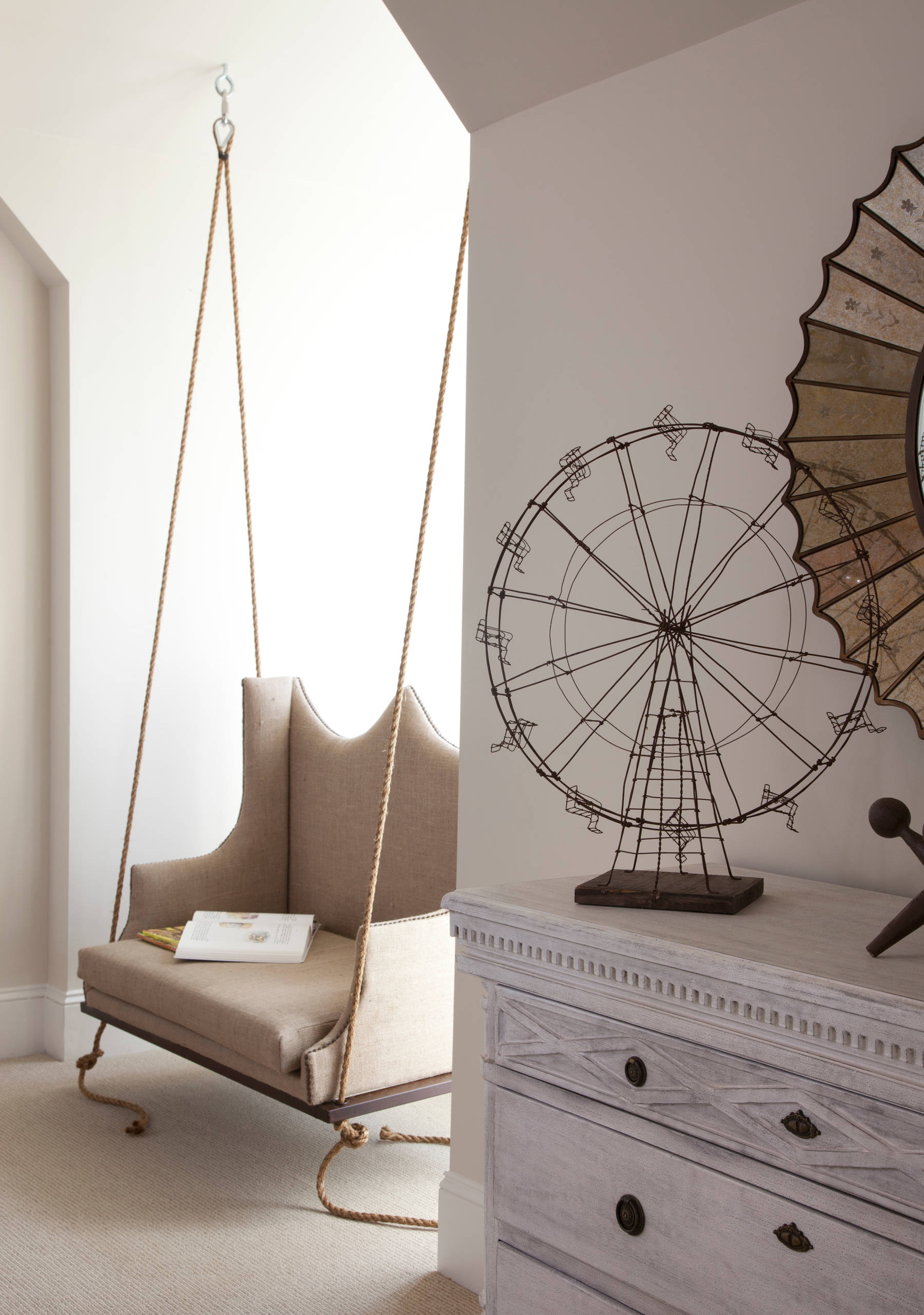 Качелям в интерьере быть: Где и на чем покачаться в городской квартире