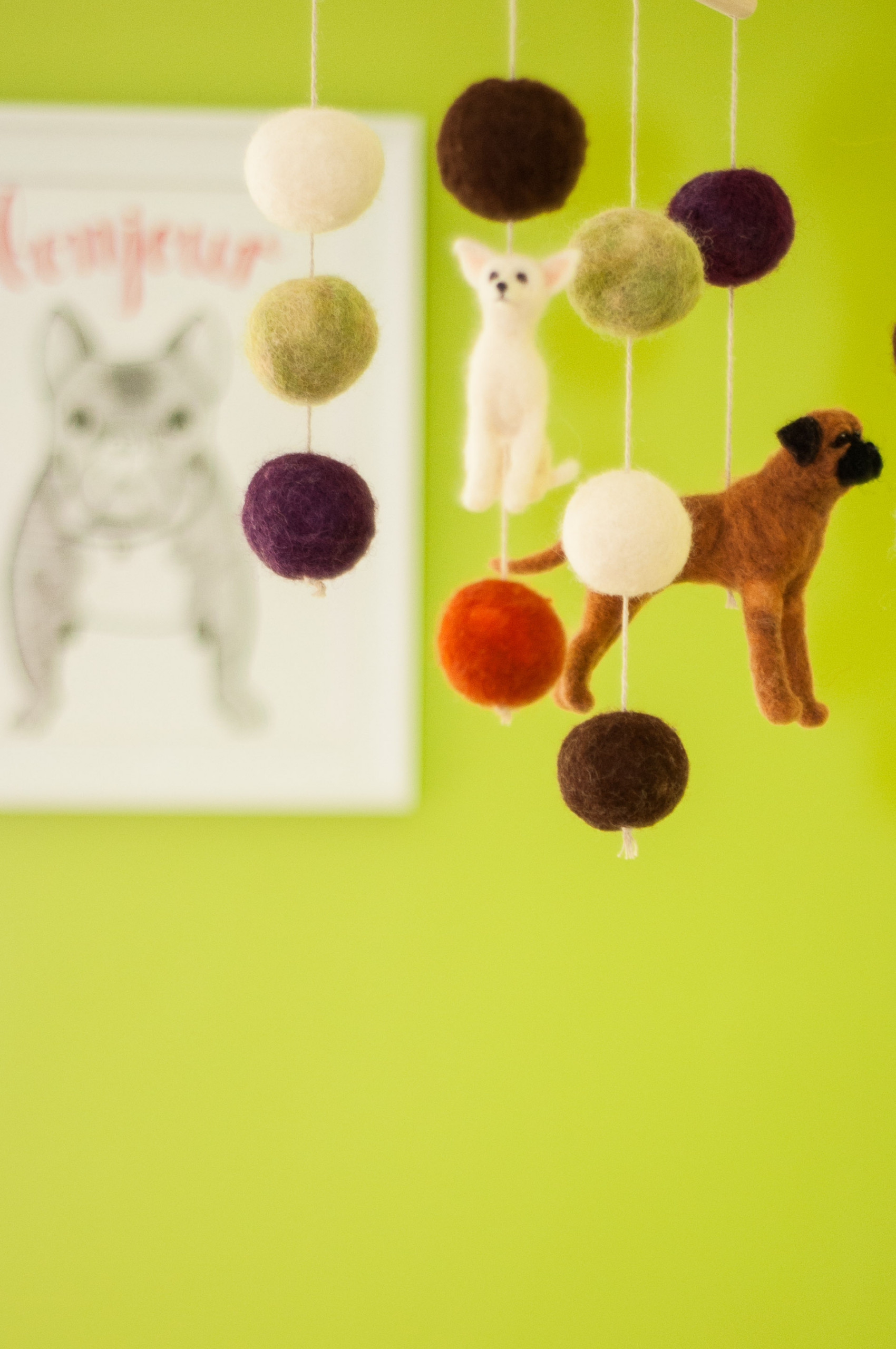 Просто повторить: Как украсить детскую помпонами