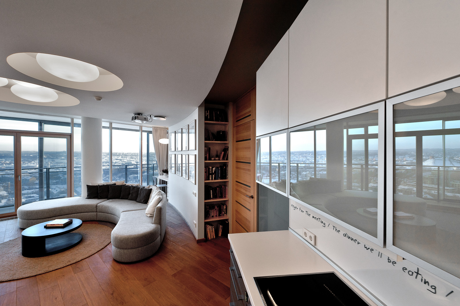 Houzz Литва: Старый Вильнюс и арт-объекты в трехкомнатной квартире