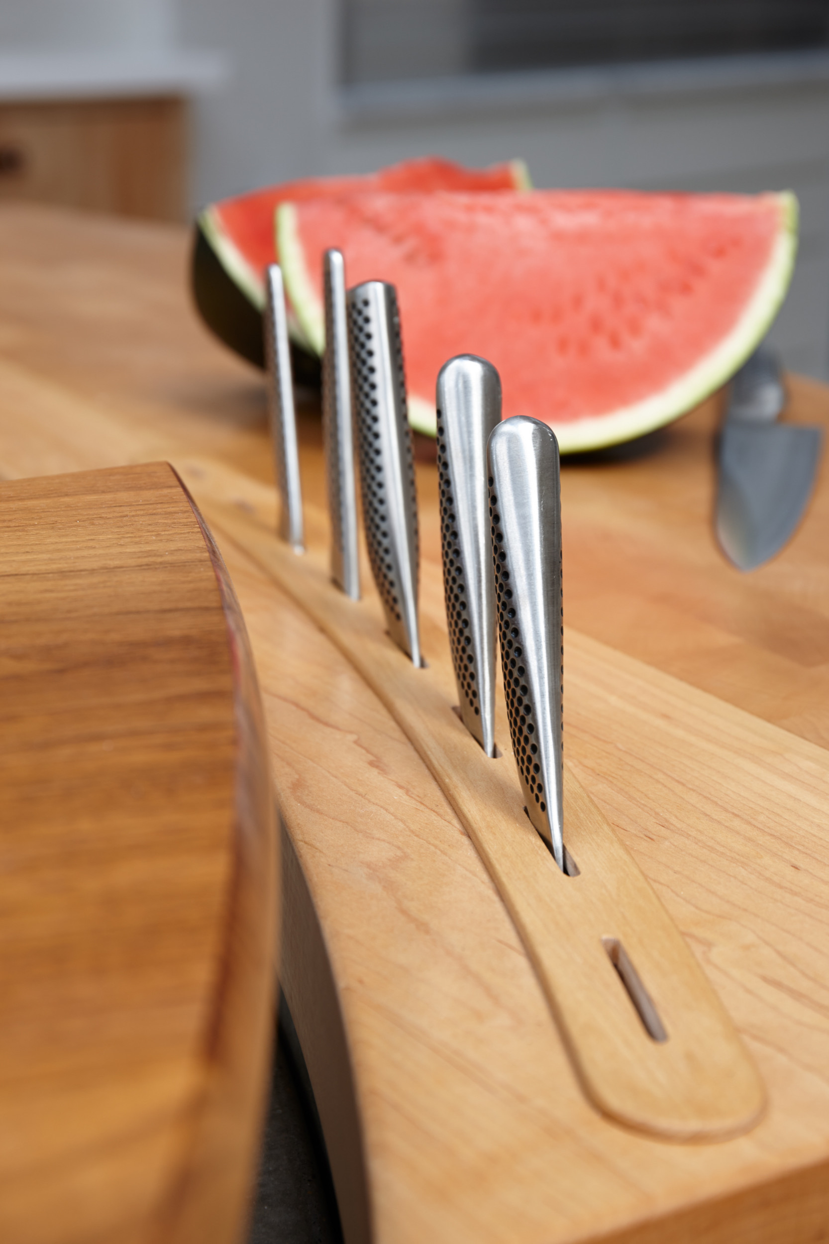 Подставка для ножей: Как правильно хранить и точить лезвия