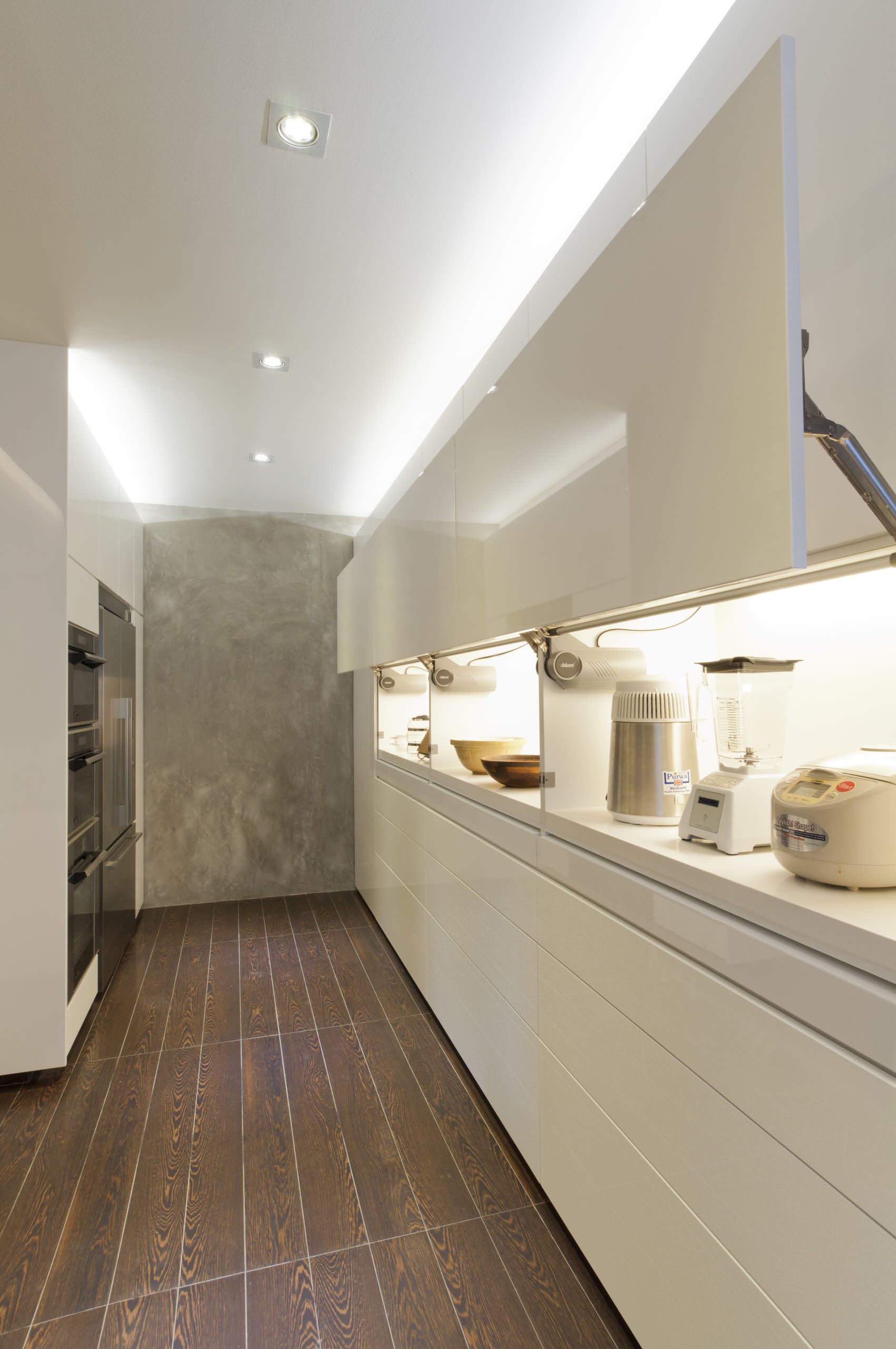 Так можно: Гараж для чайника и прочих кухонных машин