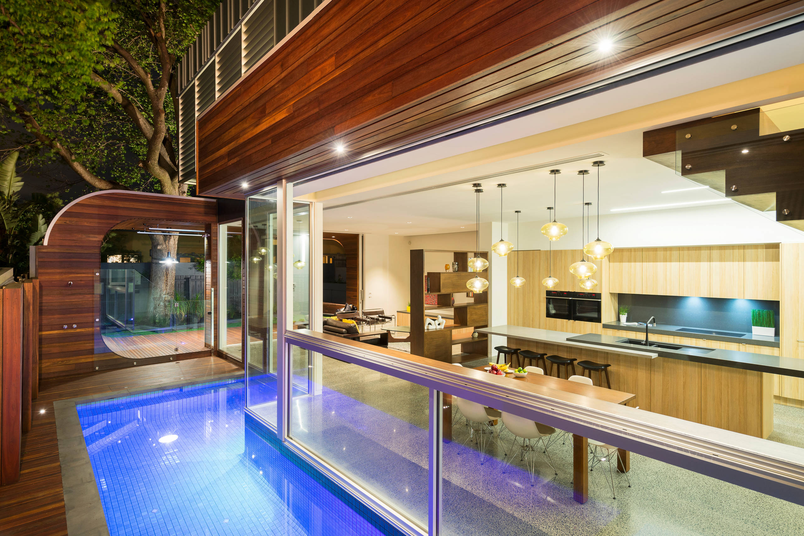 Houzz Австралия: Старый коттедж с футуристичной террасой