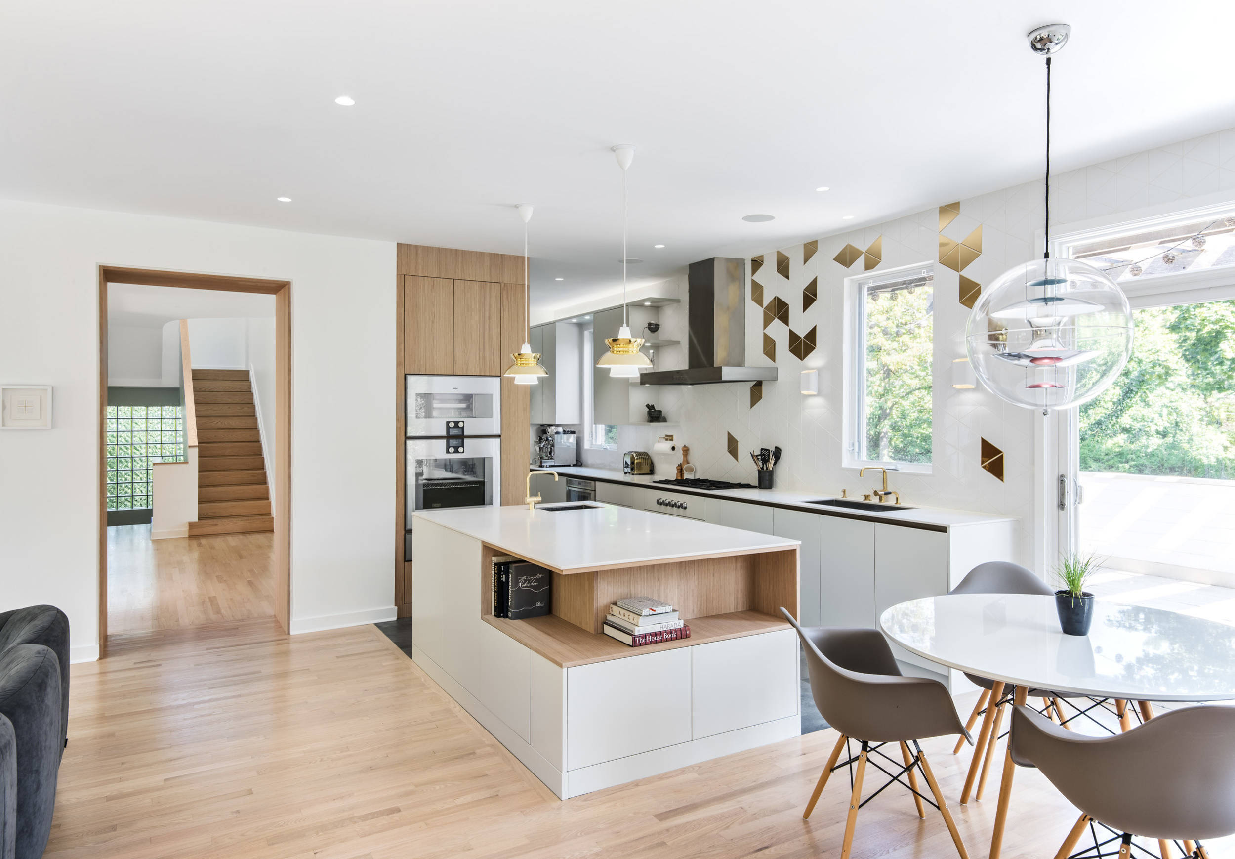 Вопрос: Как обновить фартук, не сбивая плитку